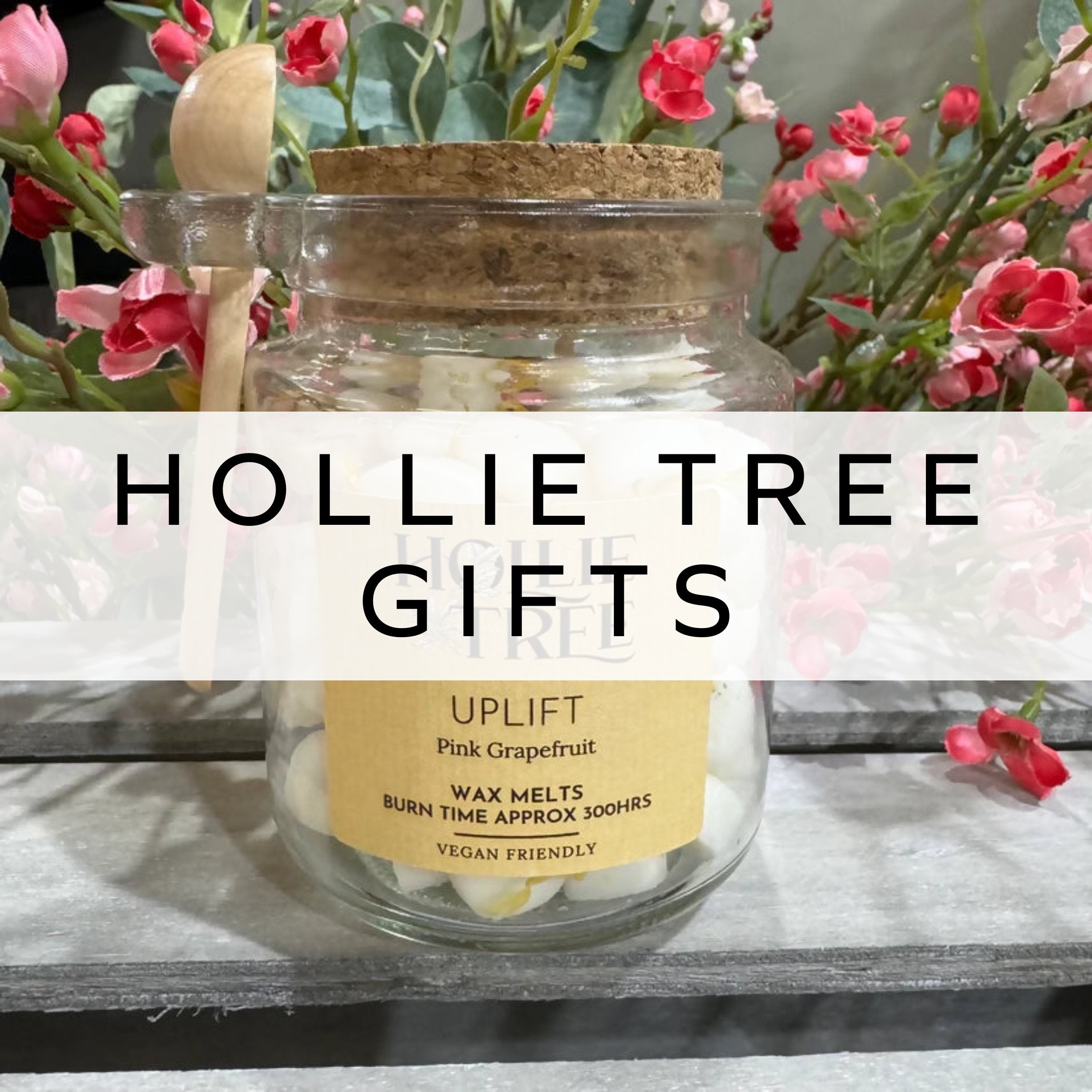 Two wax melts with scalloped edges, beautifully infused with dried flower petals, creating a natural and elegant touch for a fragrant home ambiance.