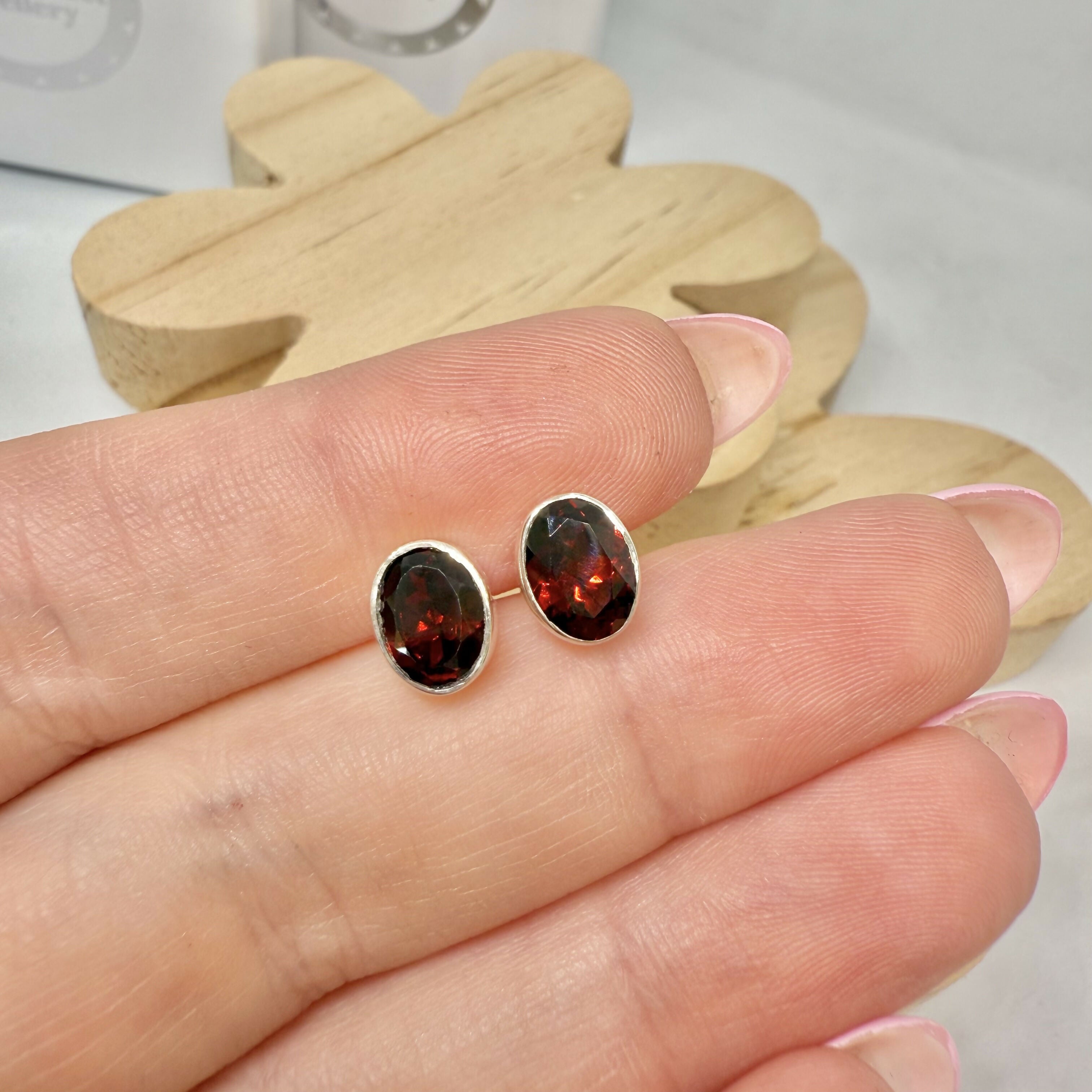 GARNET STUD EARRINGS