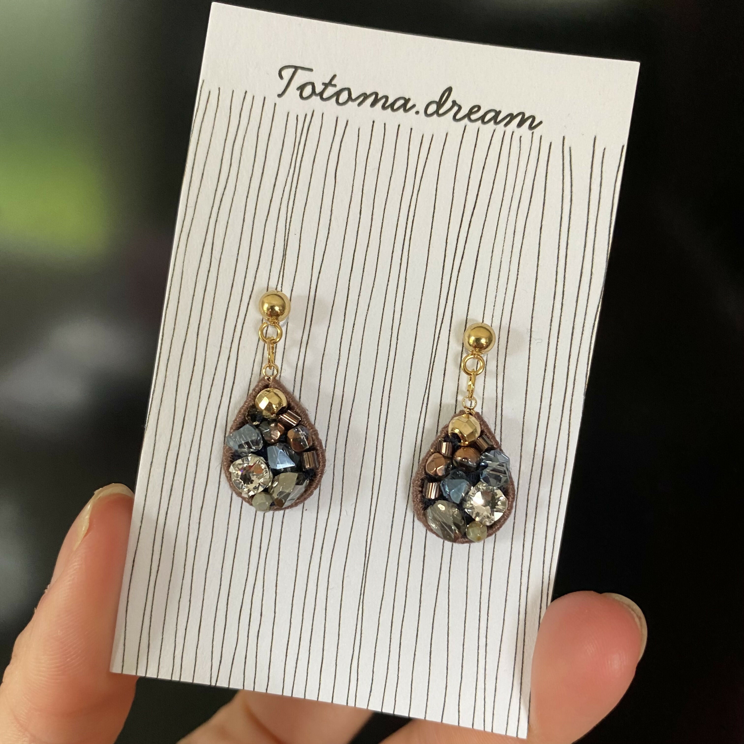 Pendant Crystal Embroidery Earrings (Waterdrop)