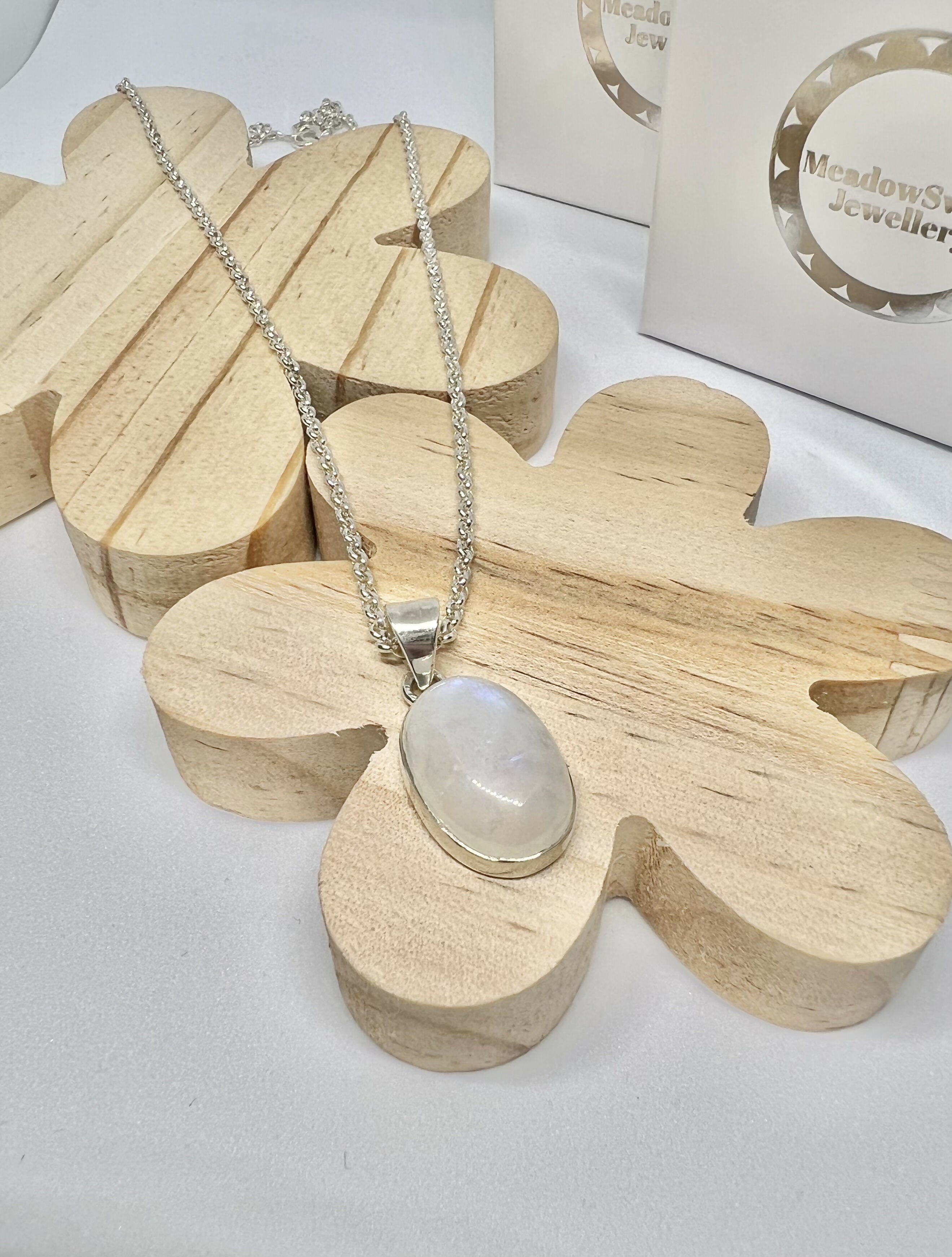 White moonstone oval necklace