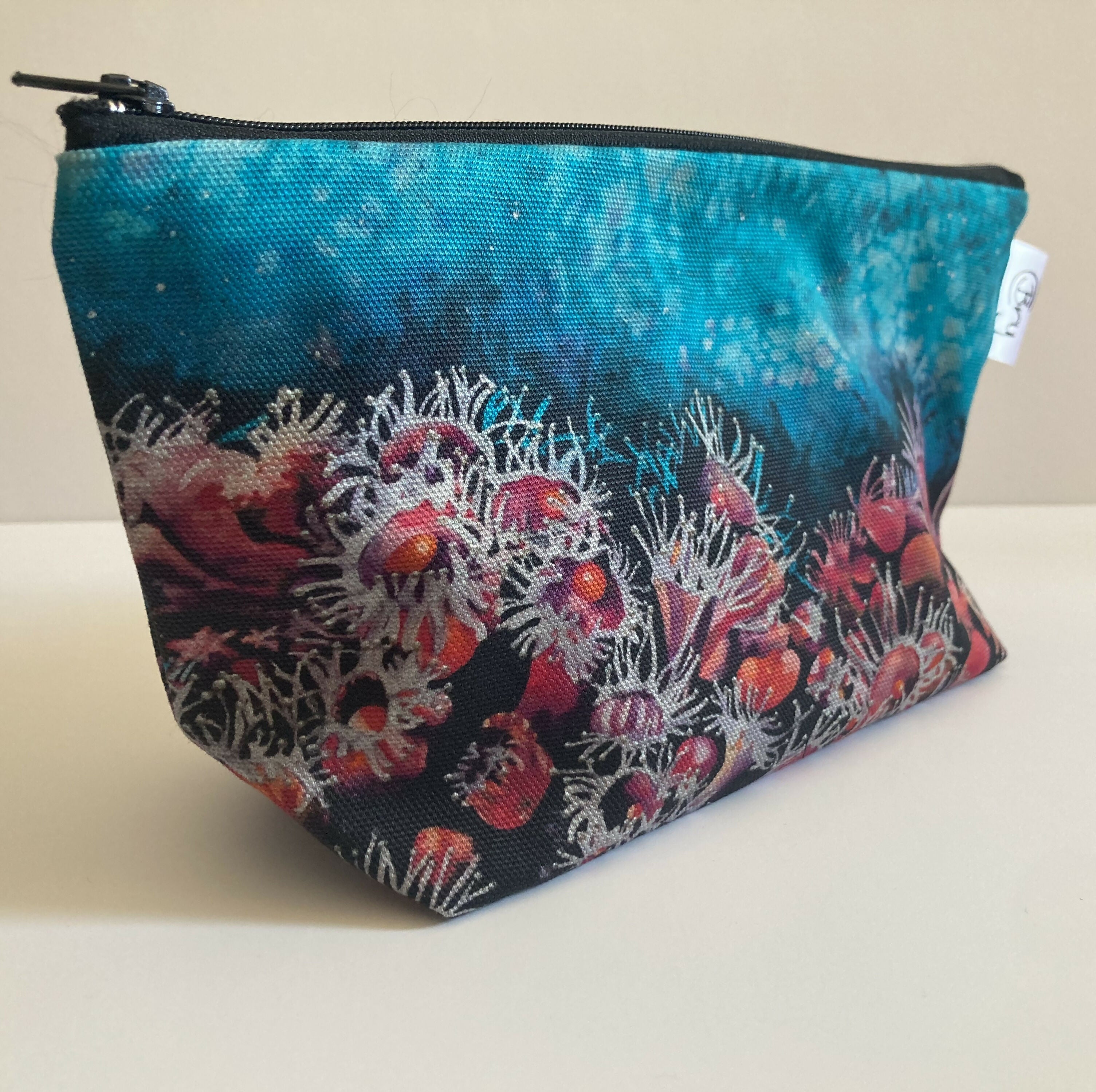 Washbag jewel anemones square