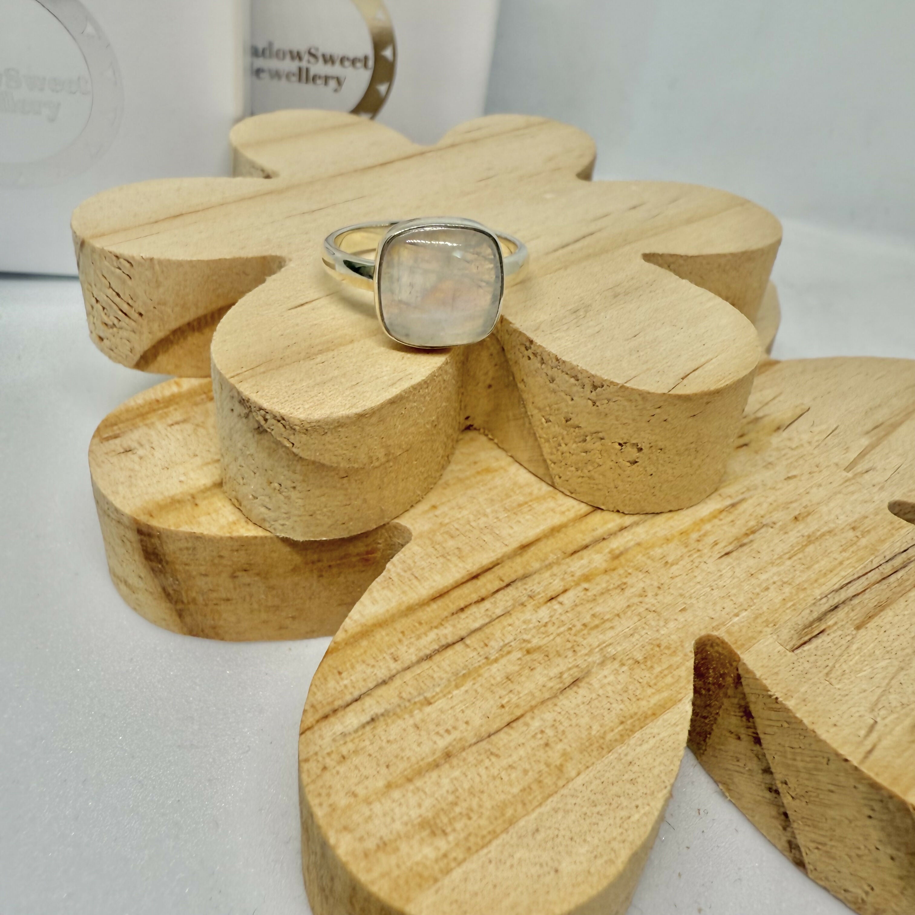 WHITE MOONSTONE RING P 1/2