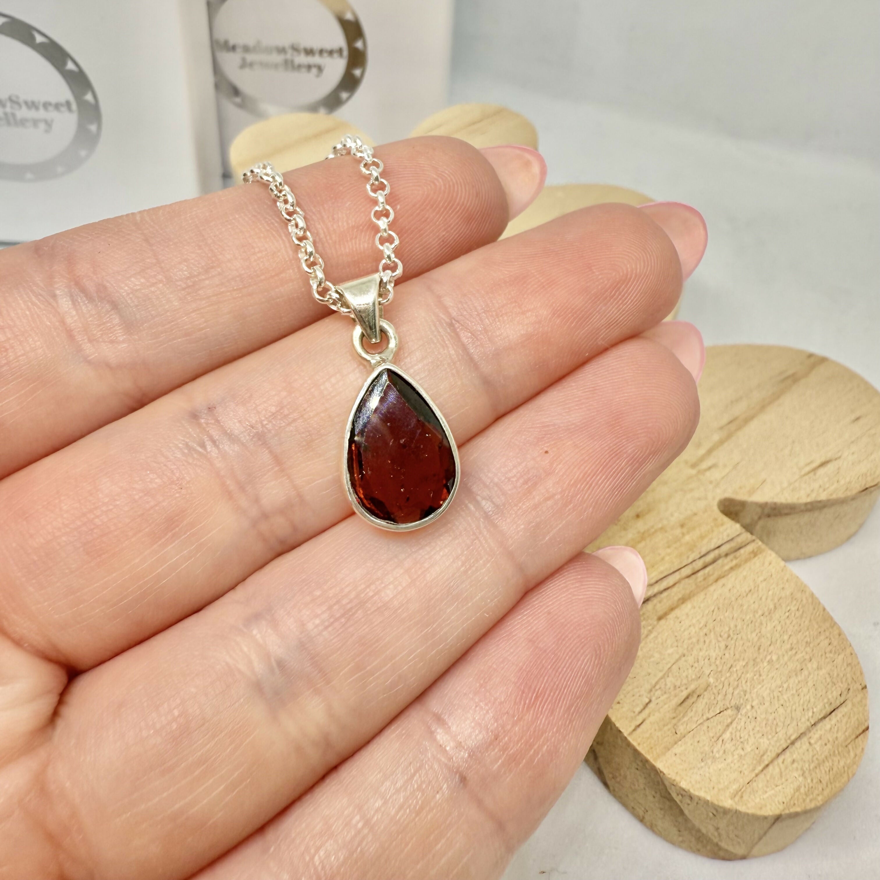GARNET NECKLACE