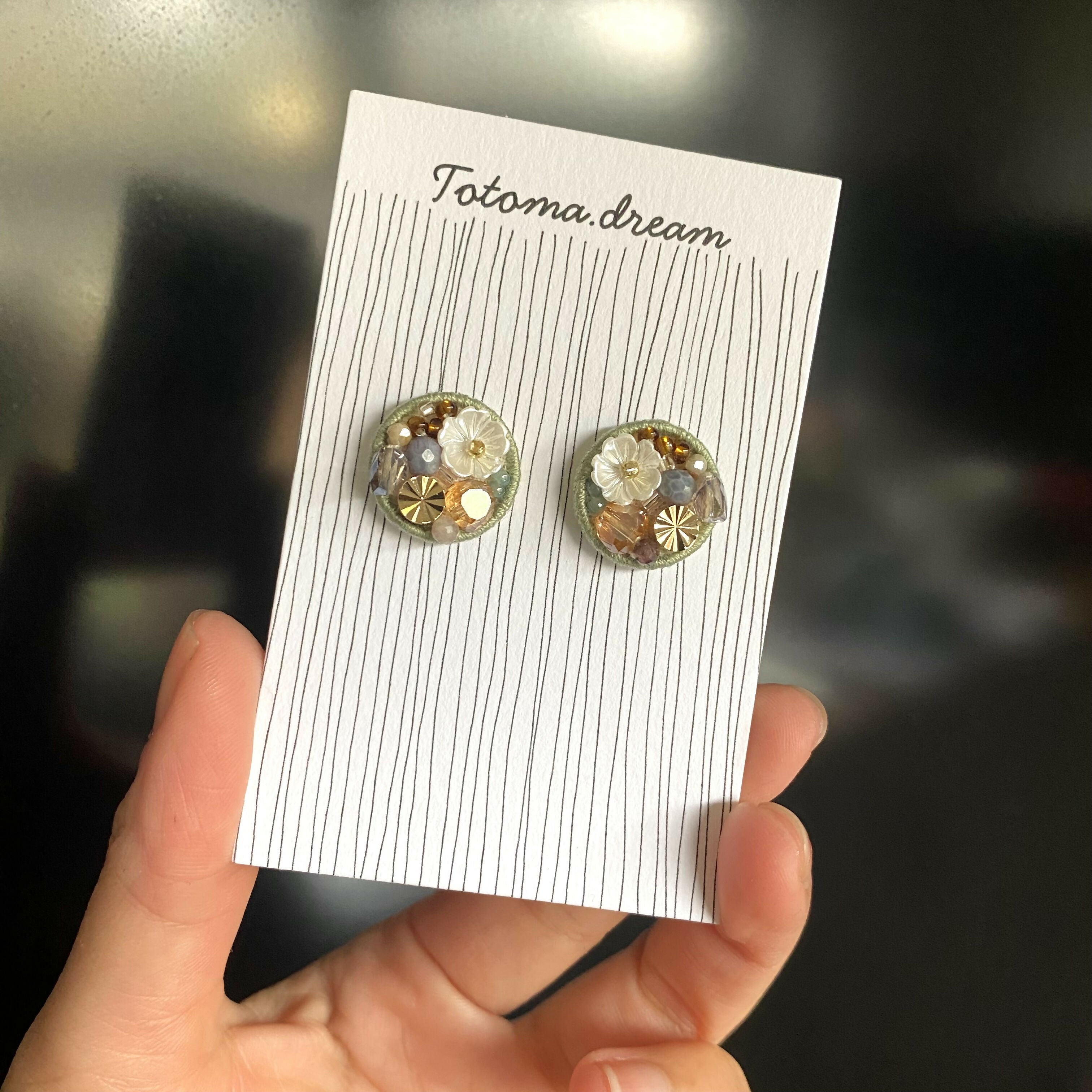 Crystal Embroidery Earrings (Small circle)