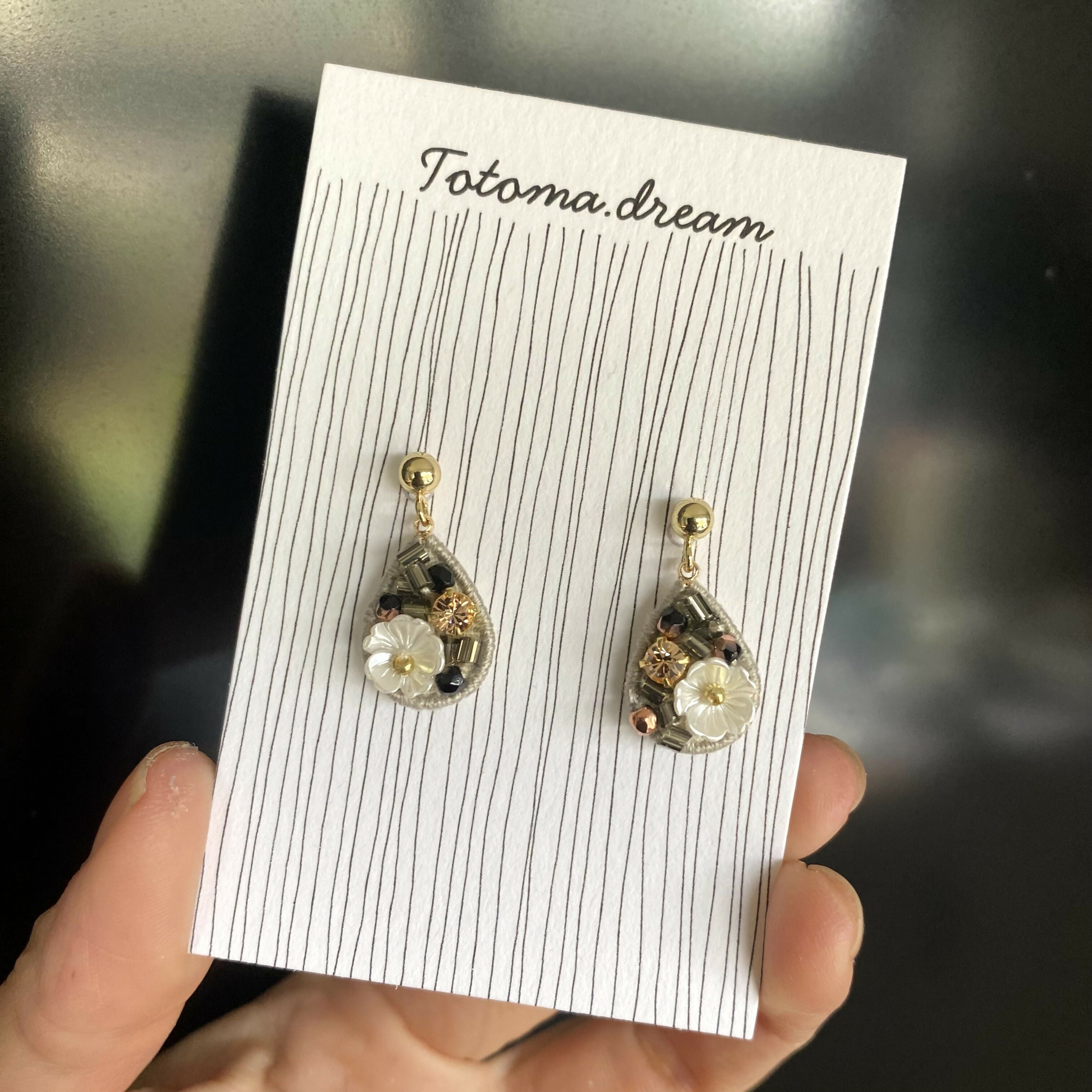 Pendant Crystal Embroidery Earrings (Waterdrop)