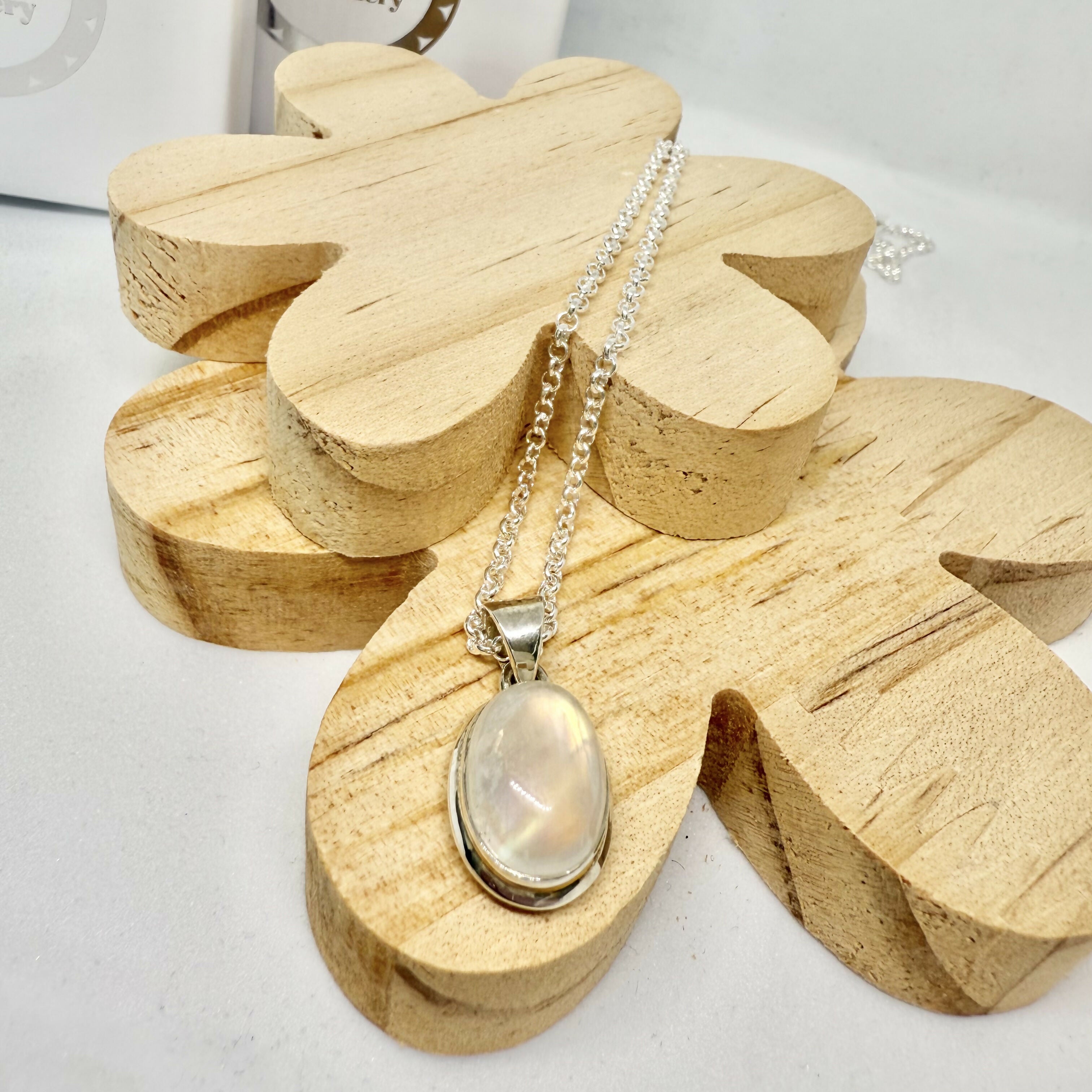 WHITE MOONSTONE NECKLACE