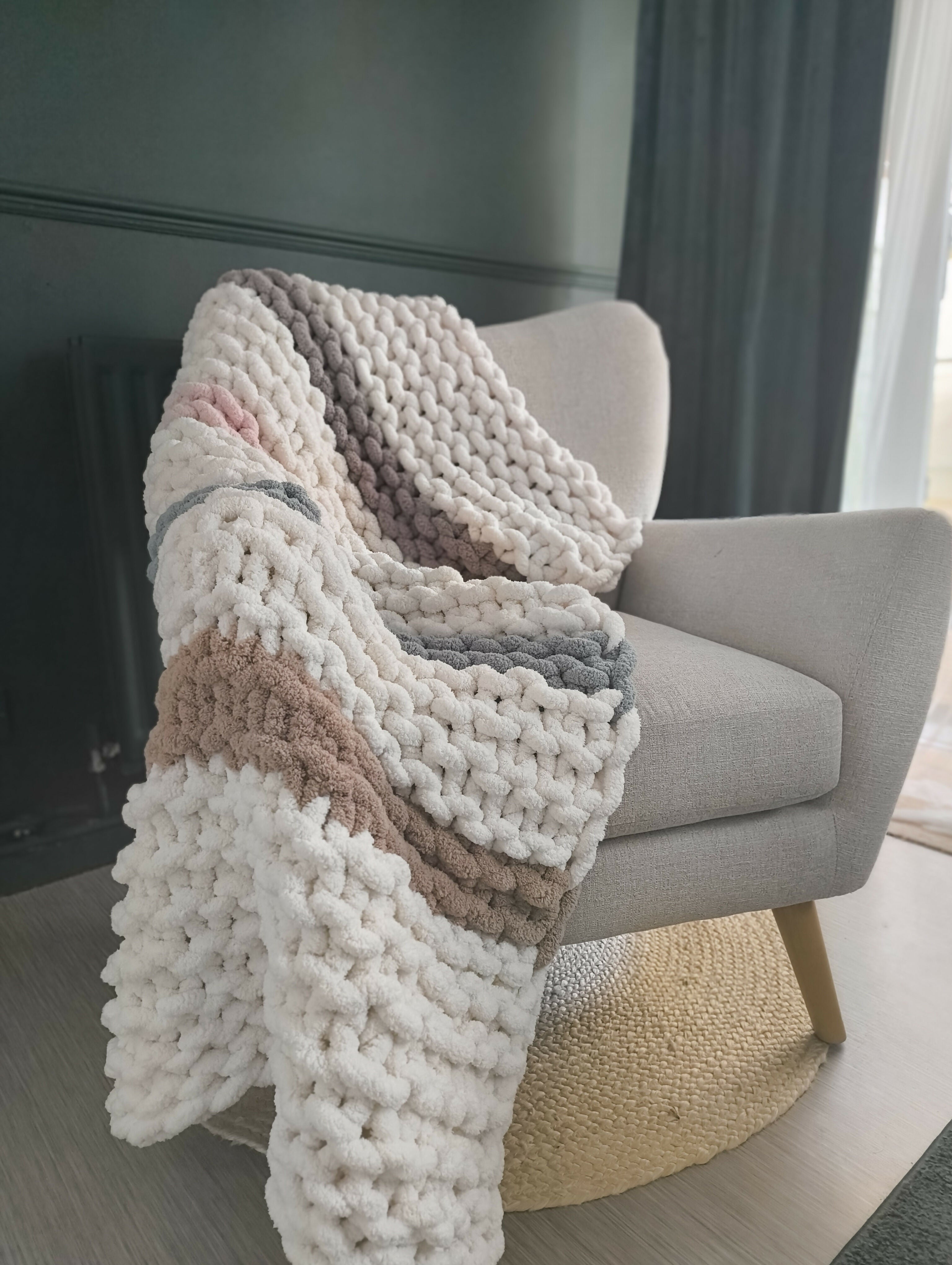CHUNKY HAND KNITTED BLANKET