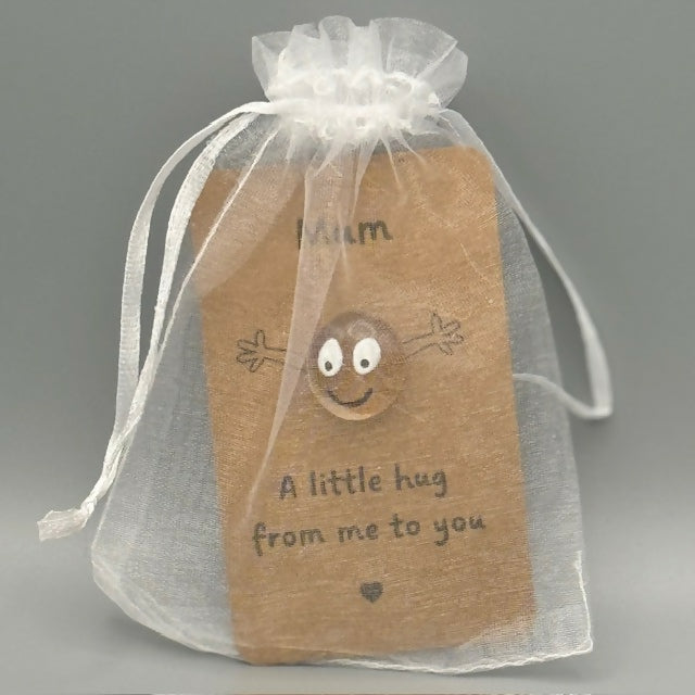Pebble Hug Mum Gift Card