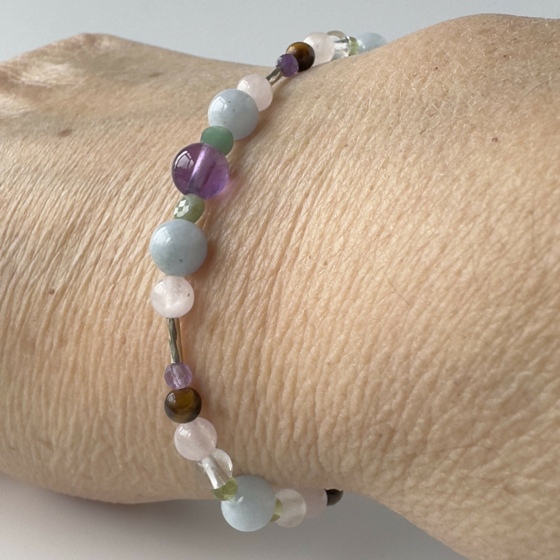 HEALING CRYSTAL & STERLING SILVER STRETCH BRACELET WITH AROMATHERAPY BEAD TO HELP WITH STRESS