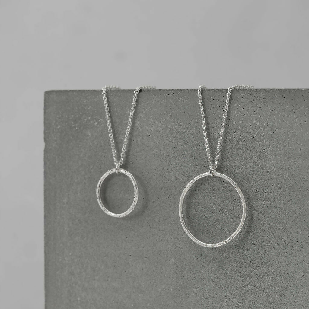 simple-circle-necklace