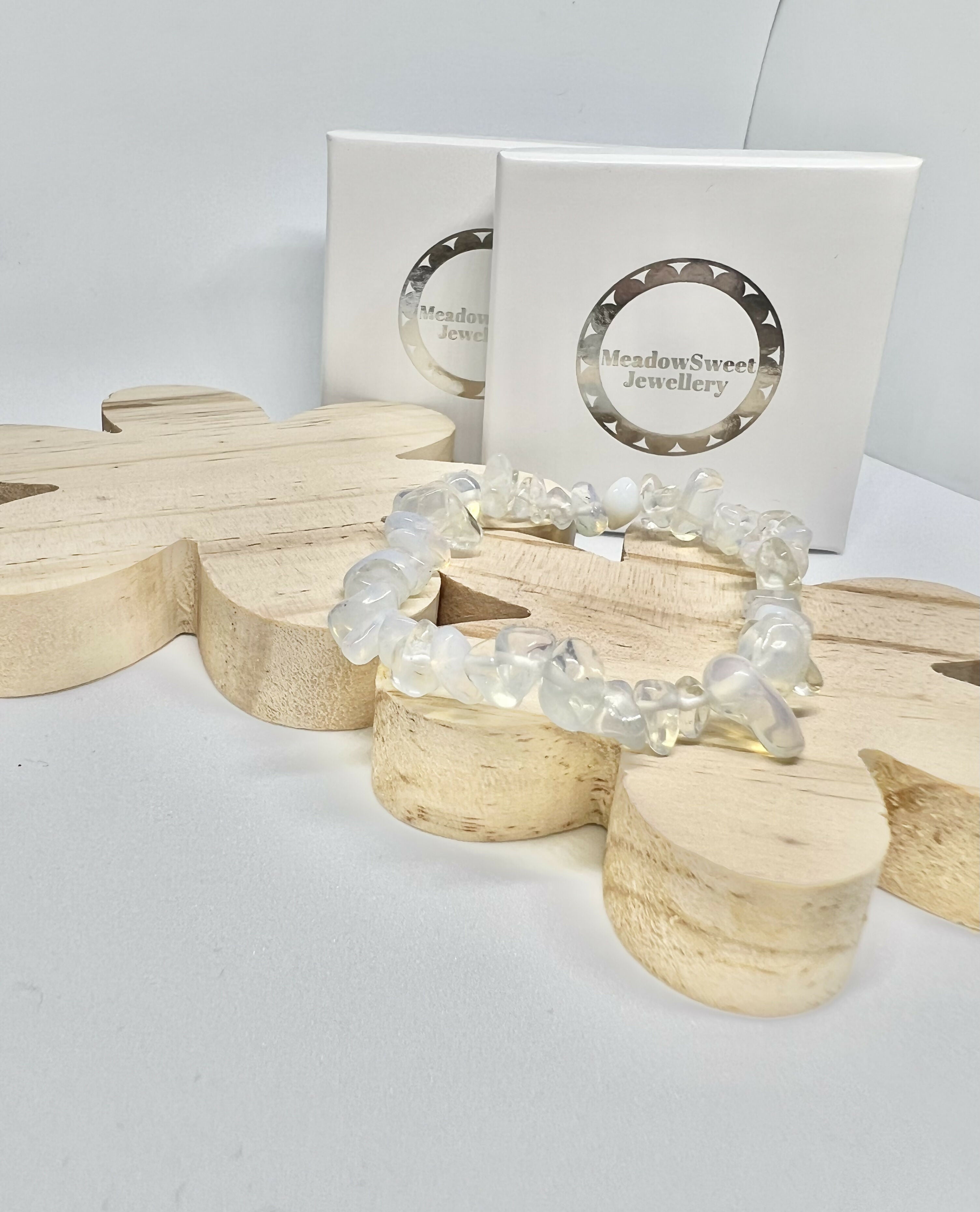 Opal glass chip bracelet