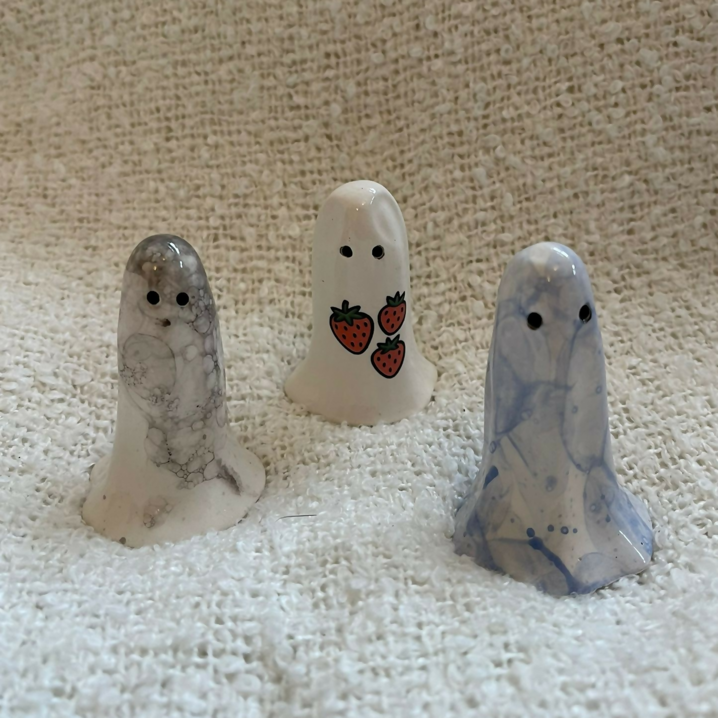 Medium Hand-Shaped Ghost