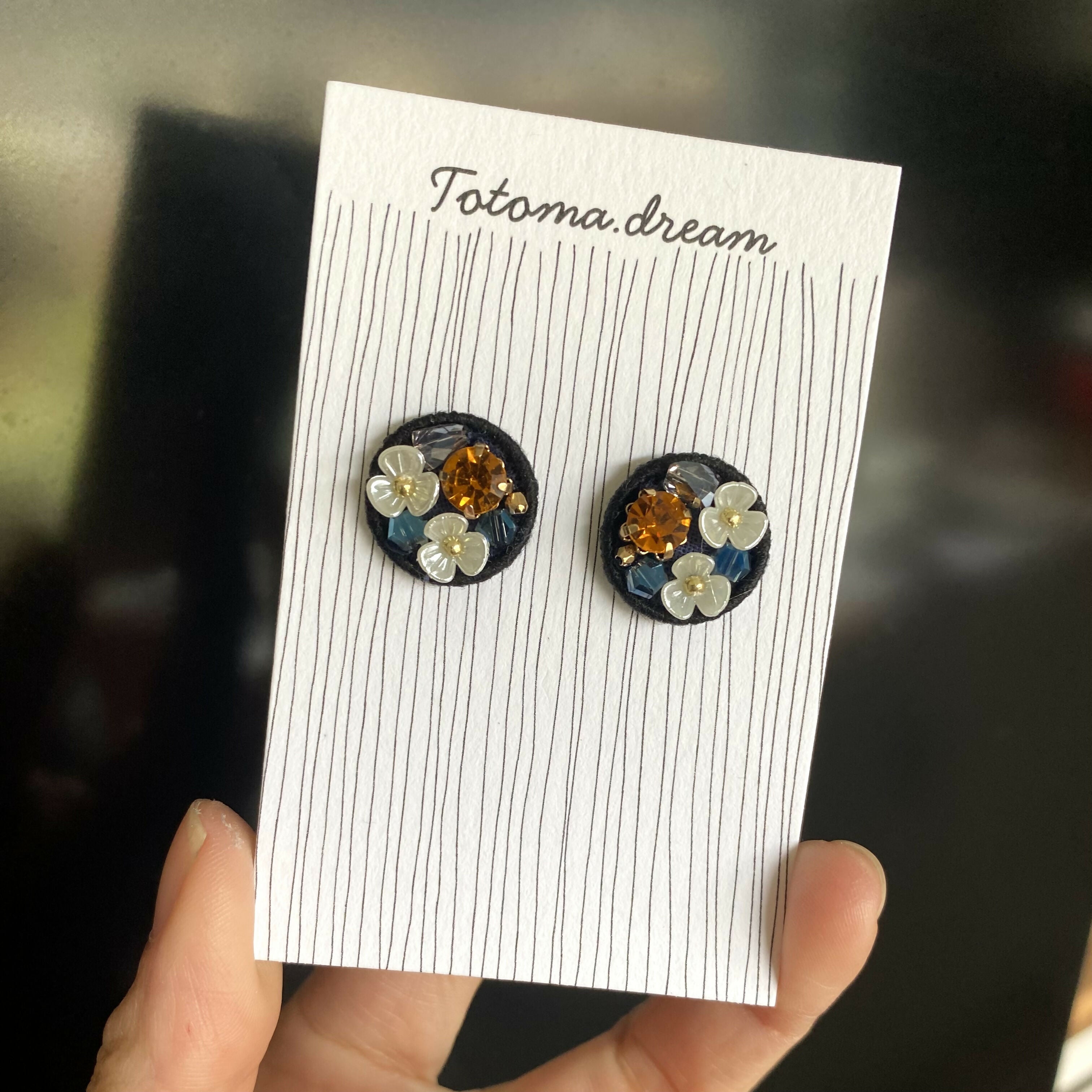 Crystal Embroidery Earrings (Small circle)