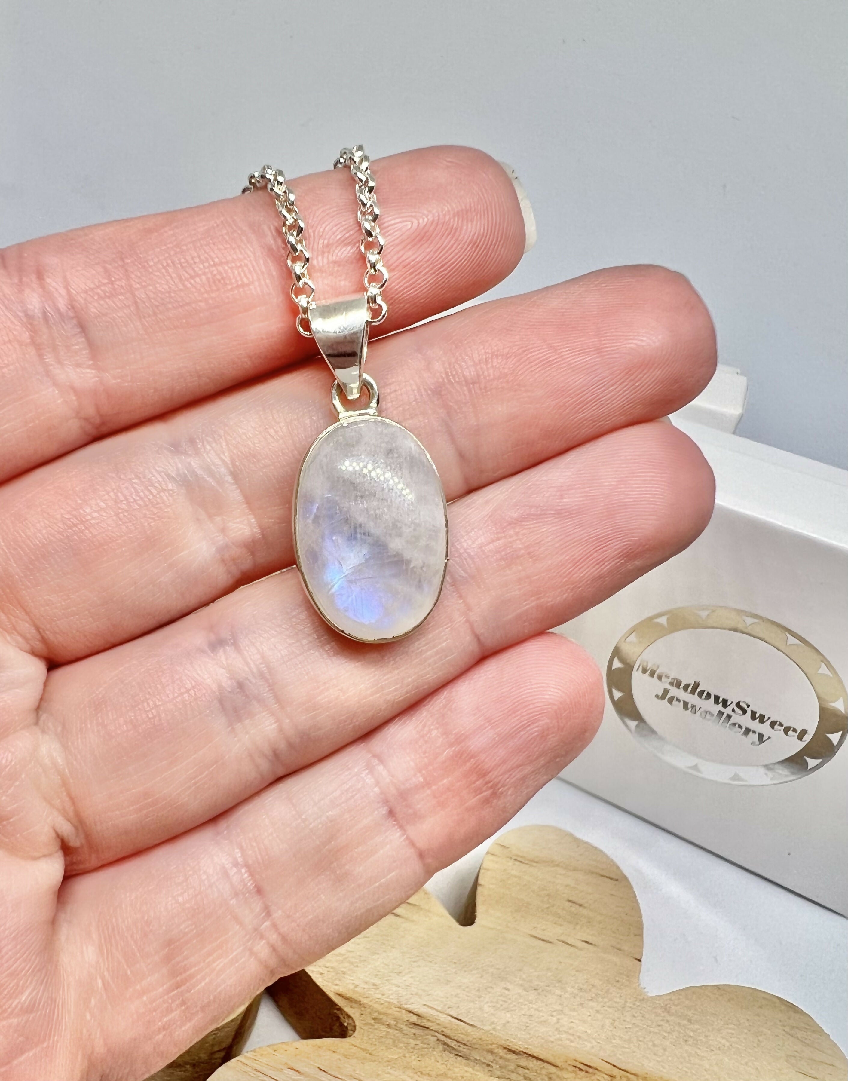 White moonstone oval necklace