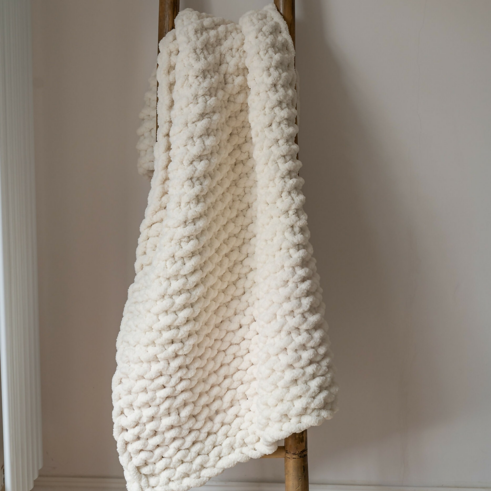 CHUNKY HAND KNITTED BLANKET