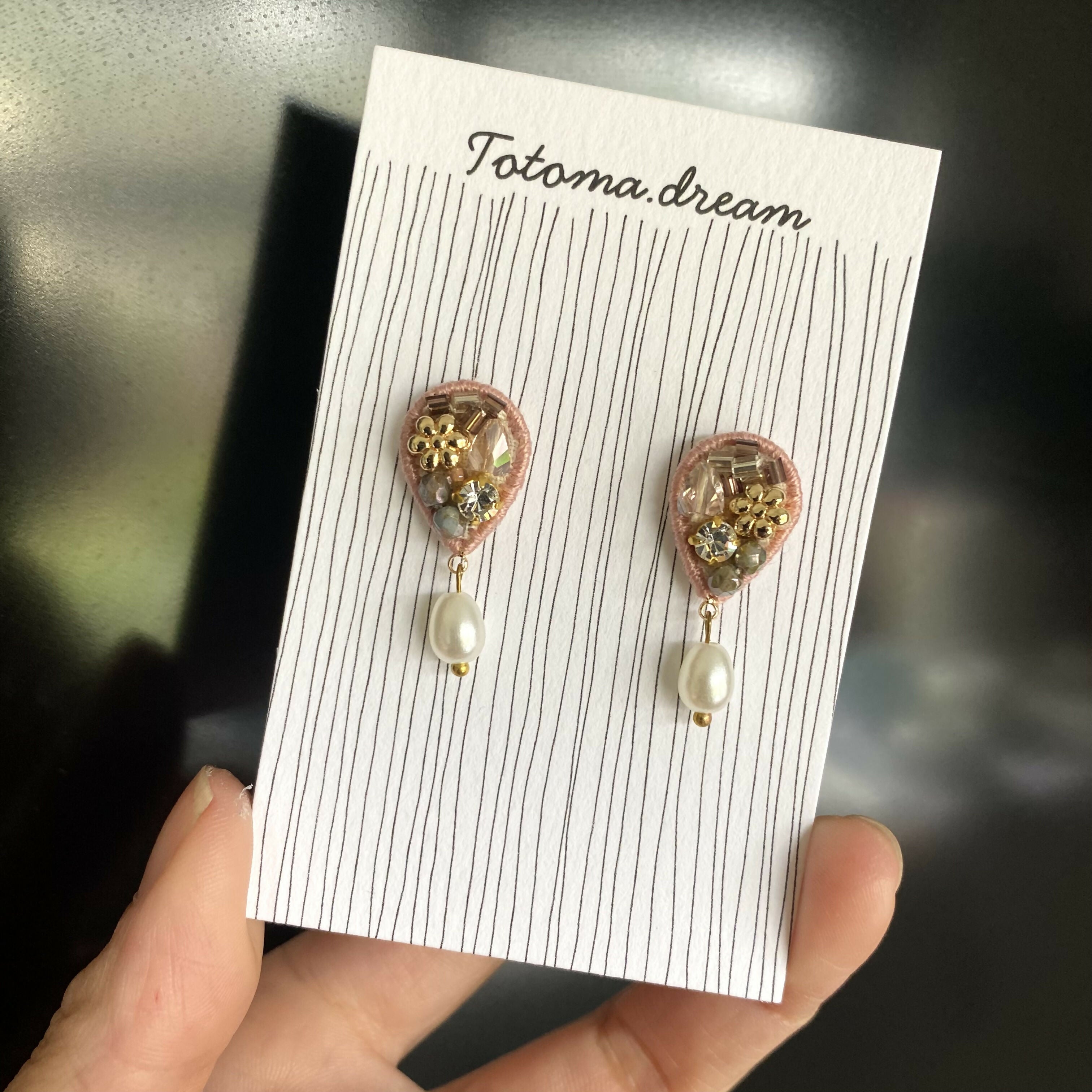 Crystal Embroidery Earrings with charm (Balloon)