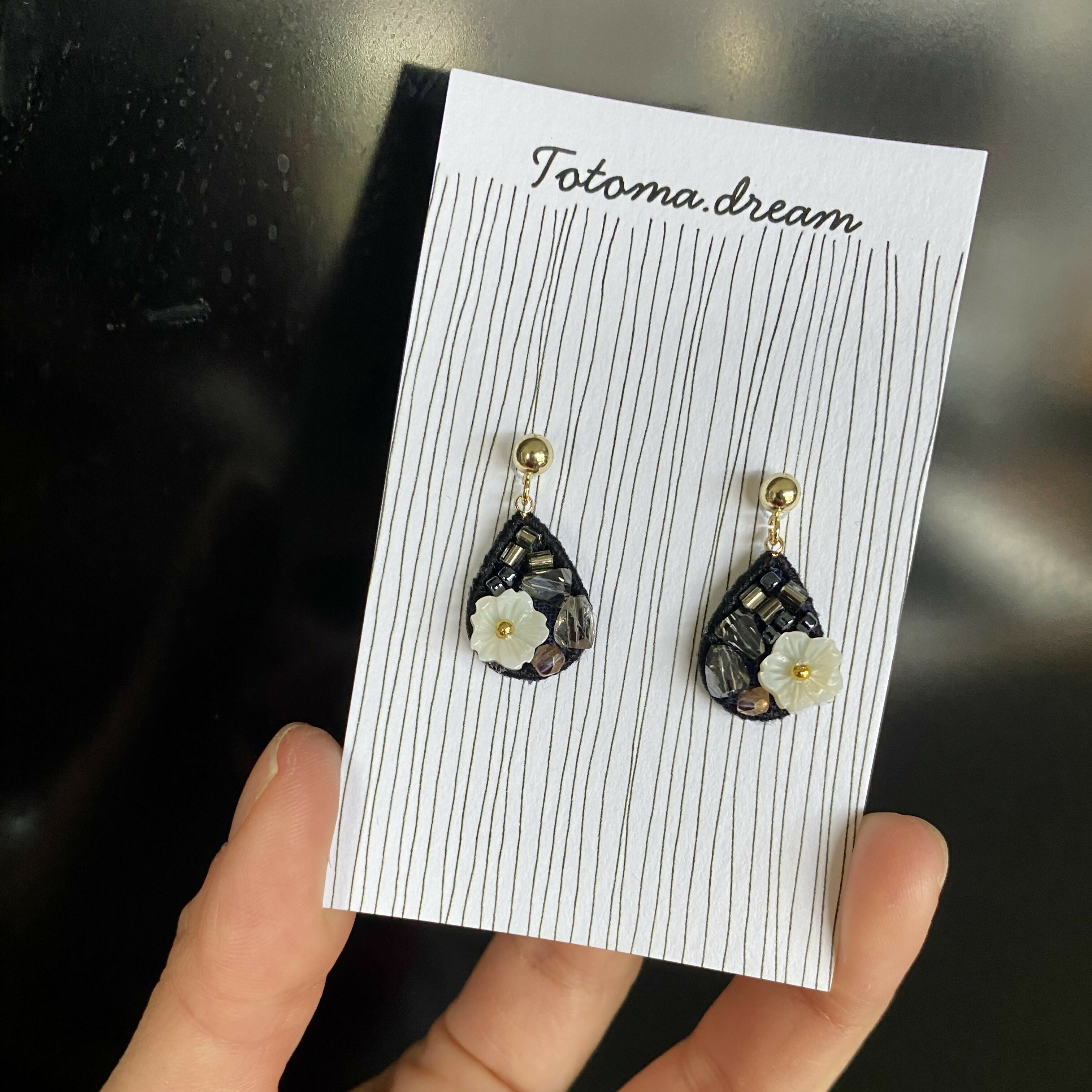 Pendant Crystal Embroidery Earrings (Waterdrop)