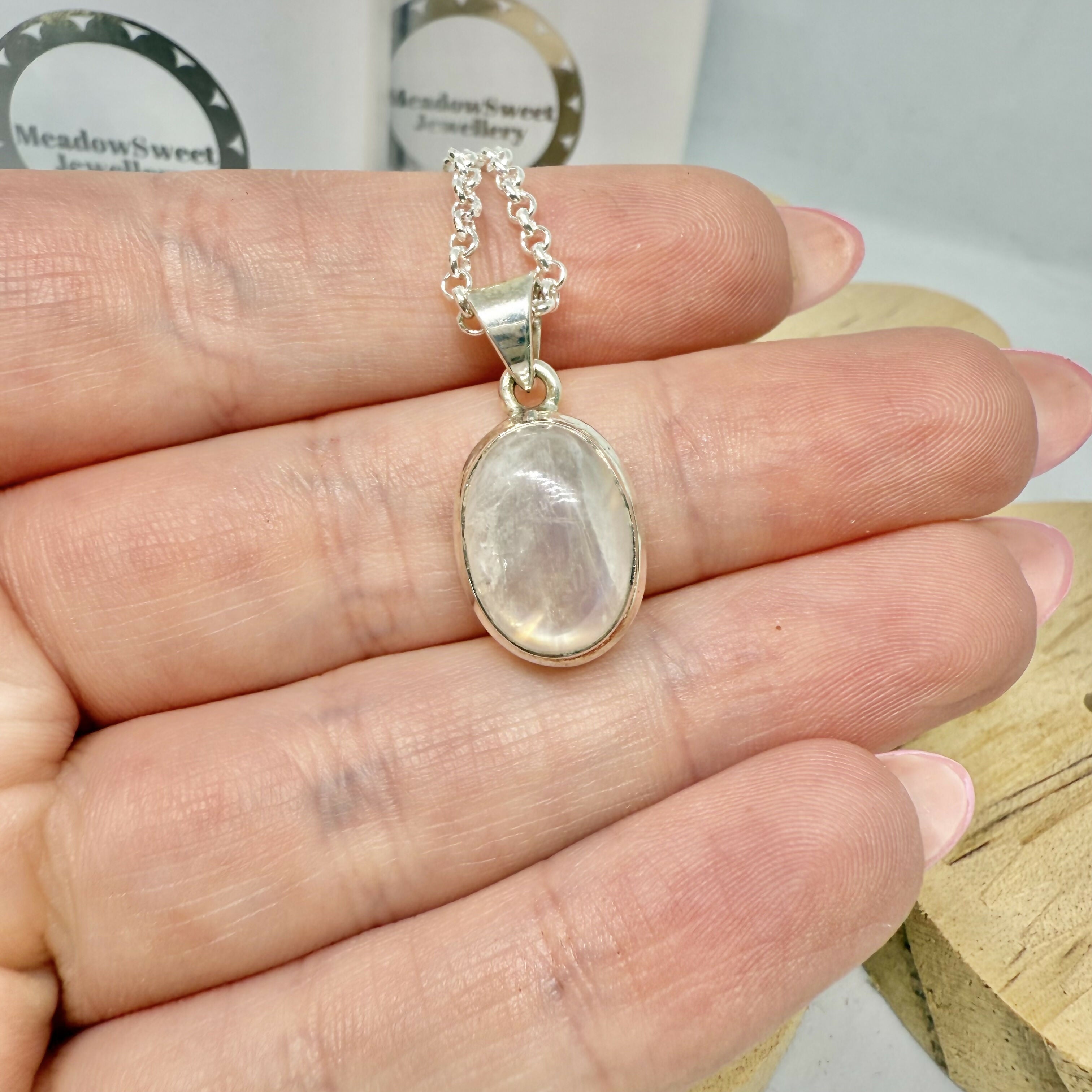 WHITE MOONSTONE NECKLACE