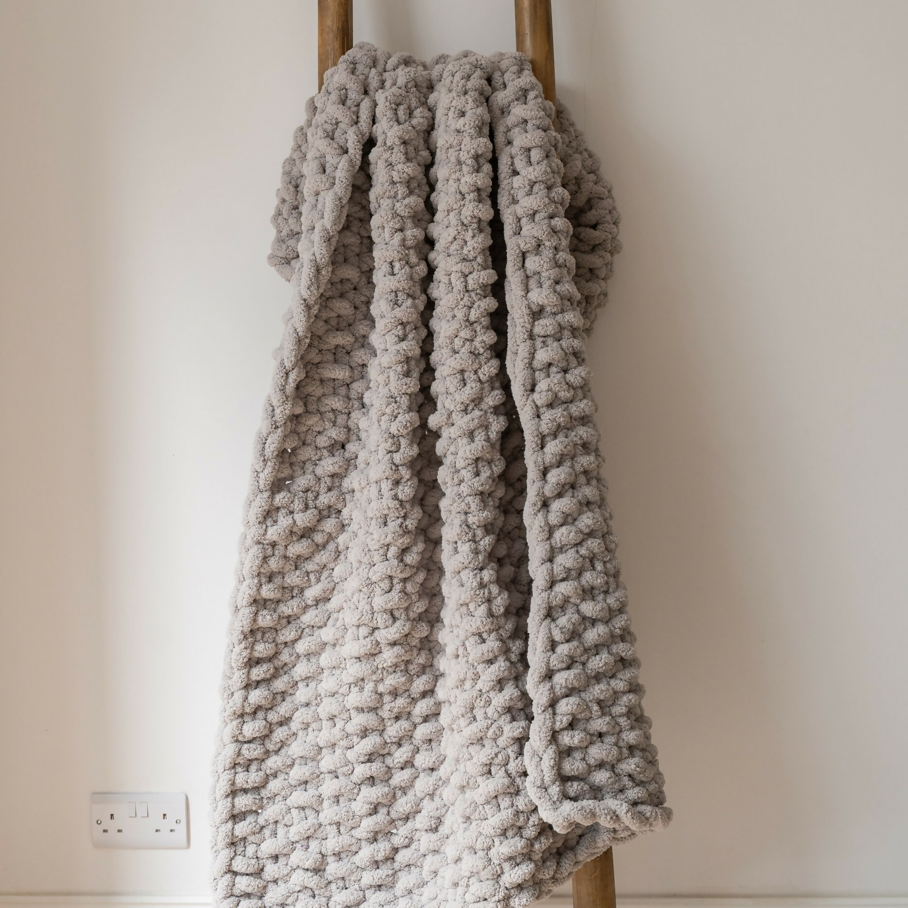 CHUNKY HAND KNITTED BLANKET