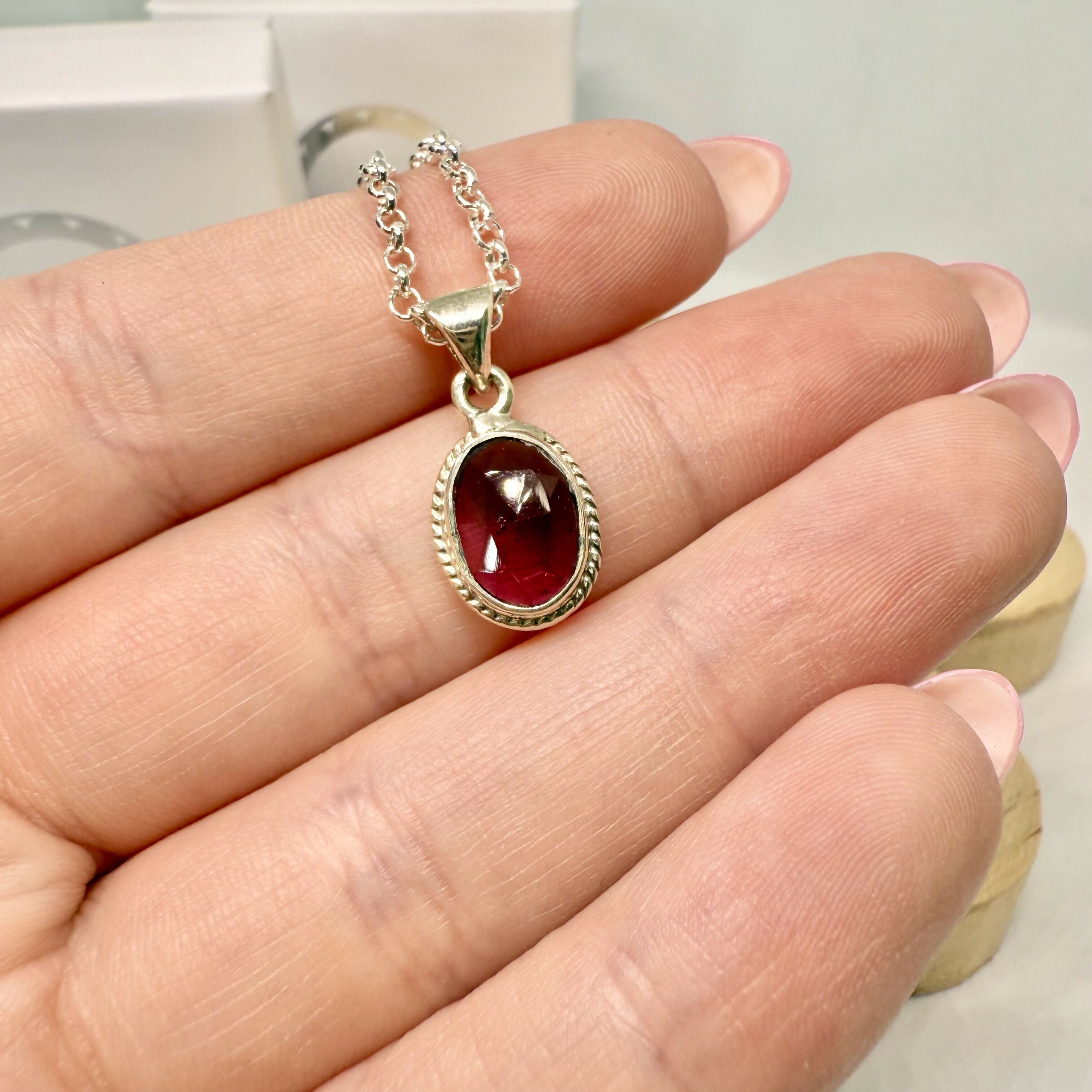 GARNET NECKLACE