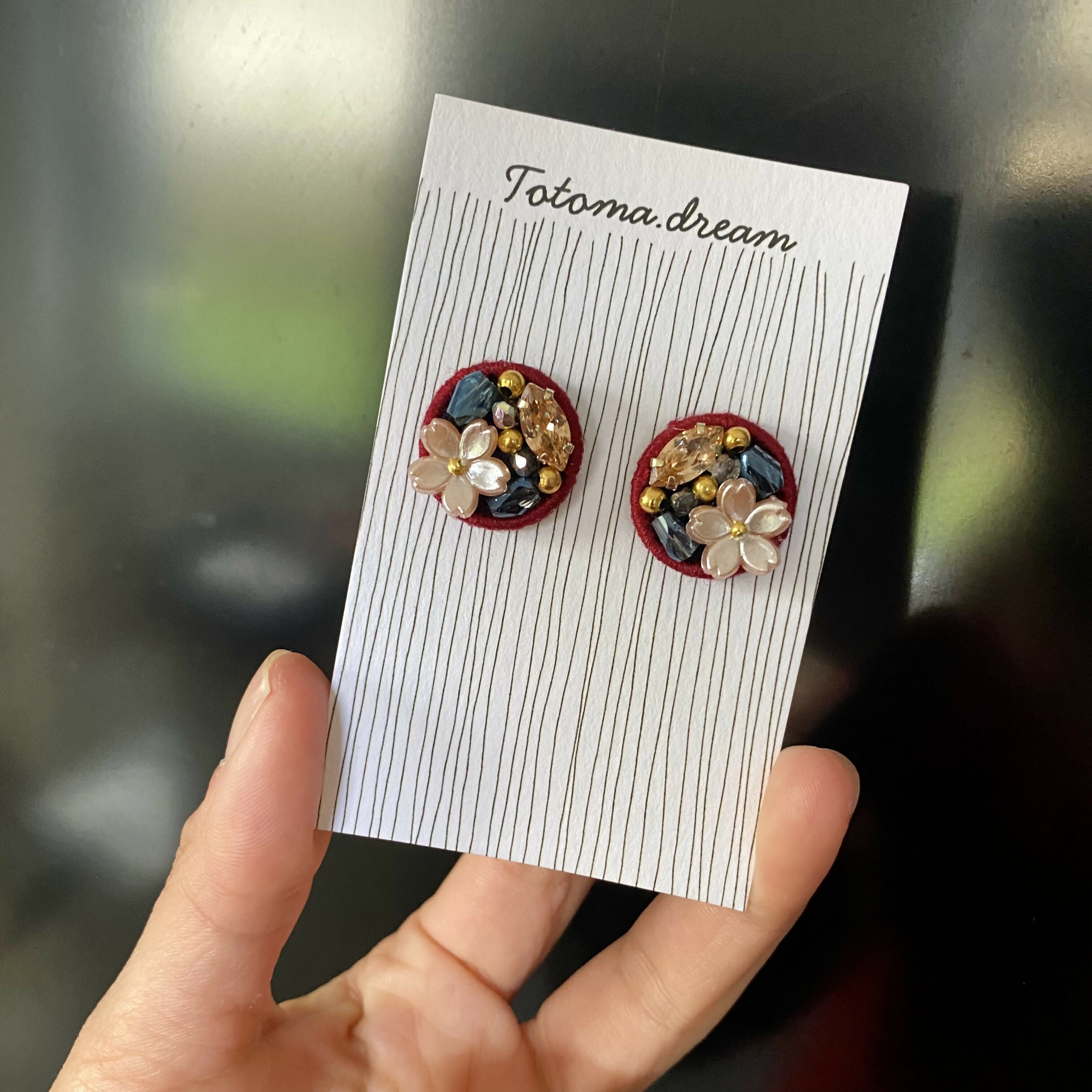 Crystal Embroidery Earrings (Round)