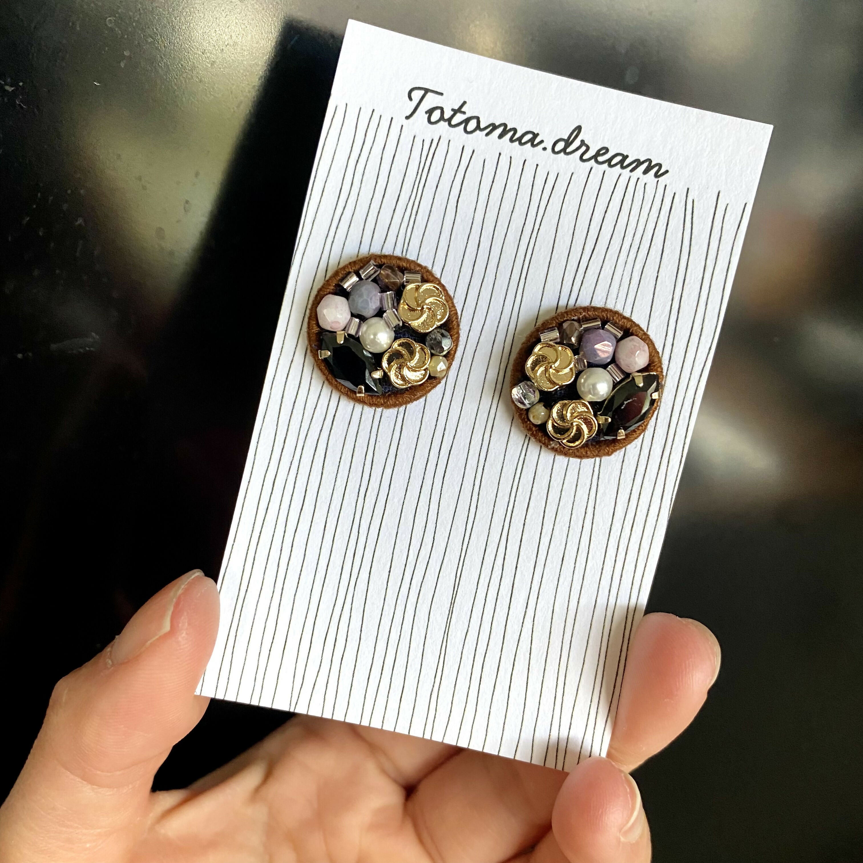 Crystal Embroidery Earrings (Round)