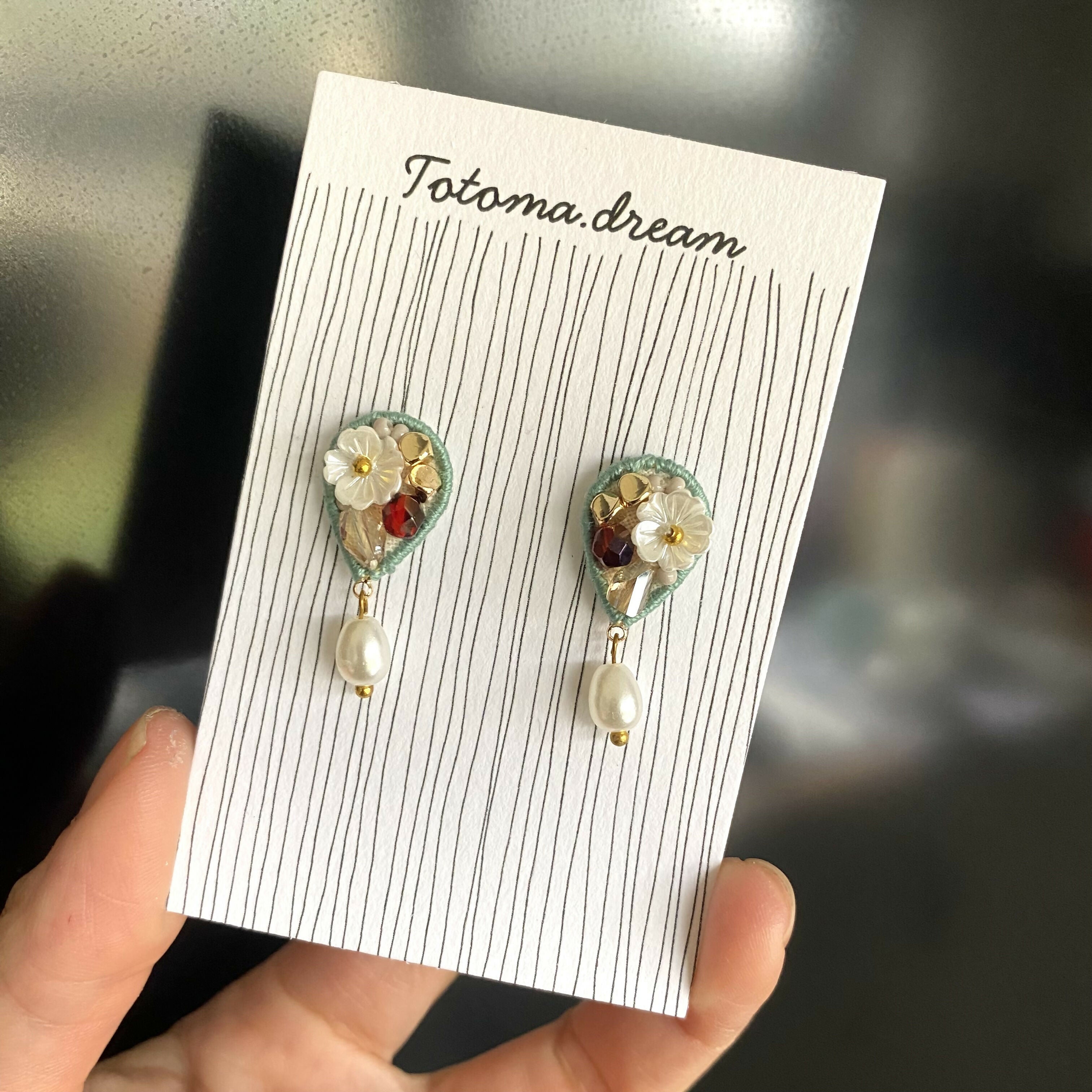 Crystal Embroidery Earrings with charm (Balloon)