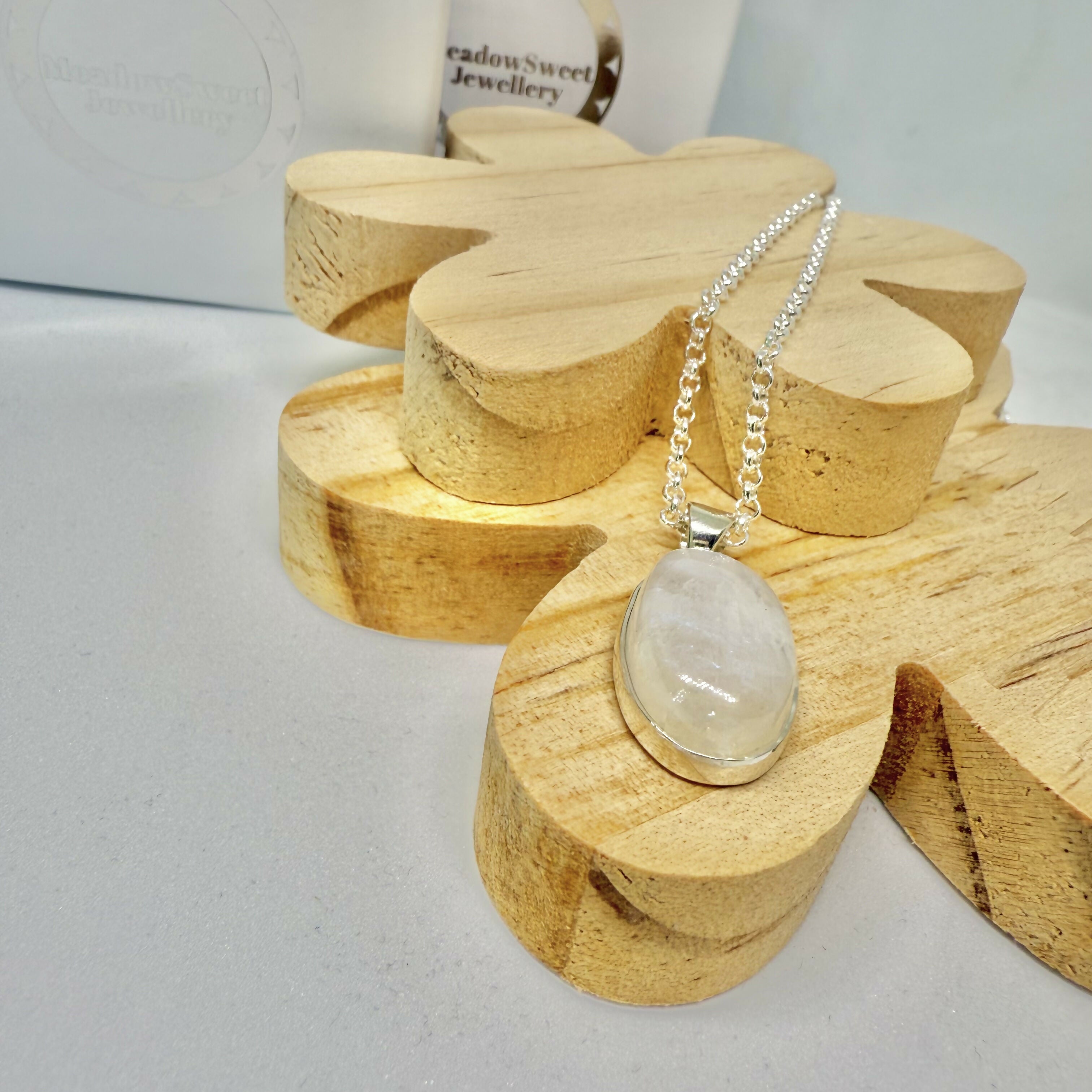 WHITE MOONSTONE NECKLACE