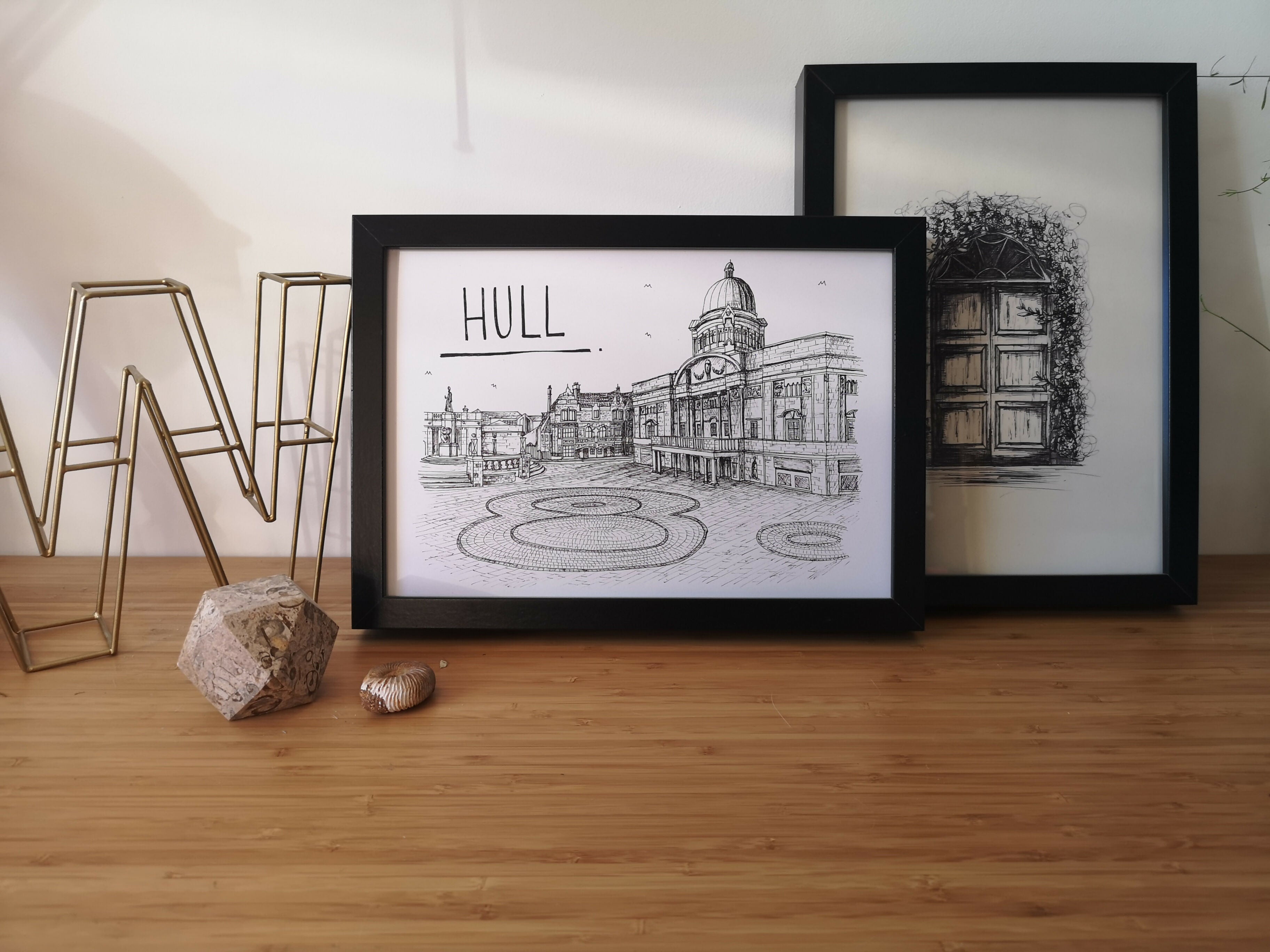 Black and white illustration of Hull's skyline.