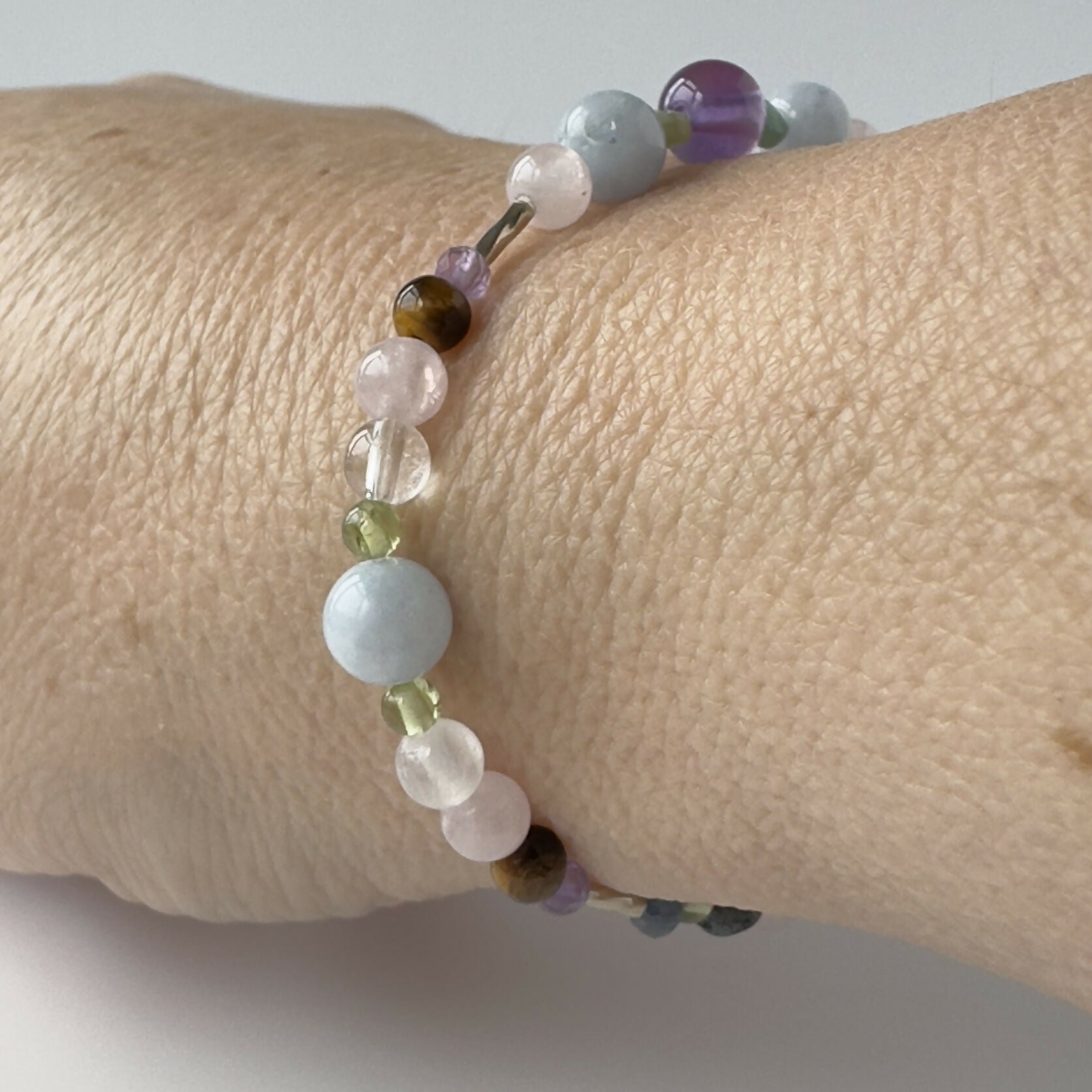 HEALING CRYSTAL & STERLING SILVER STRETCH BRACELET WITH AROMATHERAPY BEAD TO HELP WITH STRESS
