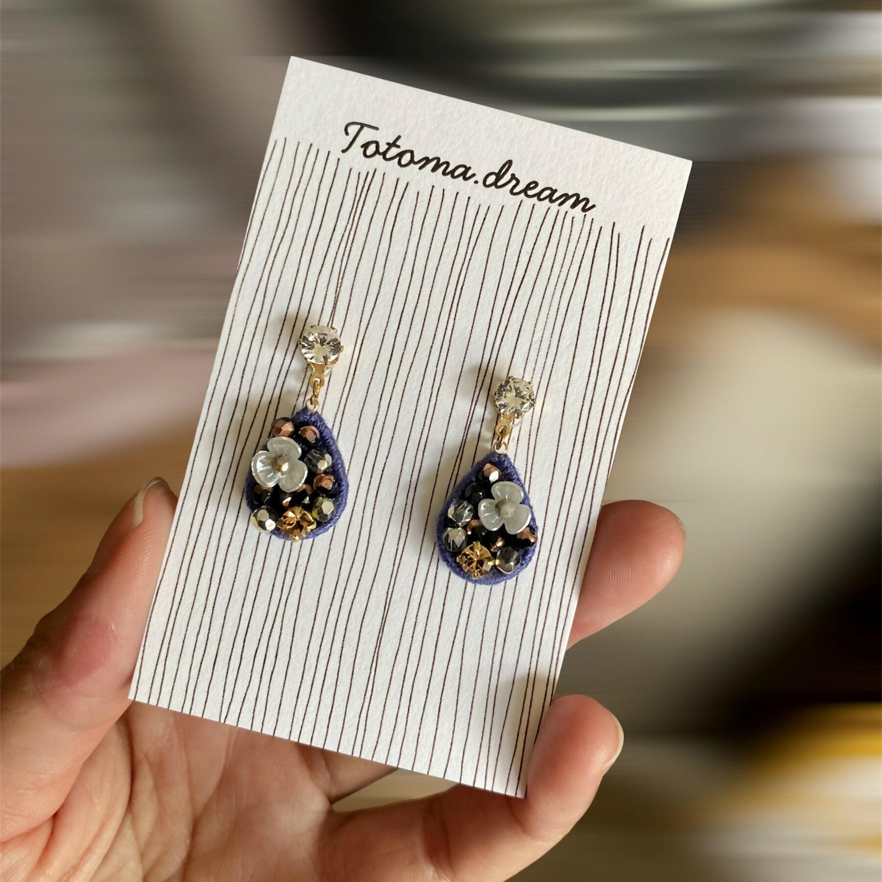 Pendant Crystal Embroidery Earrings (Waterdrop)
