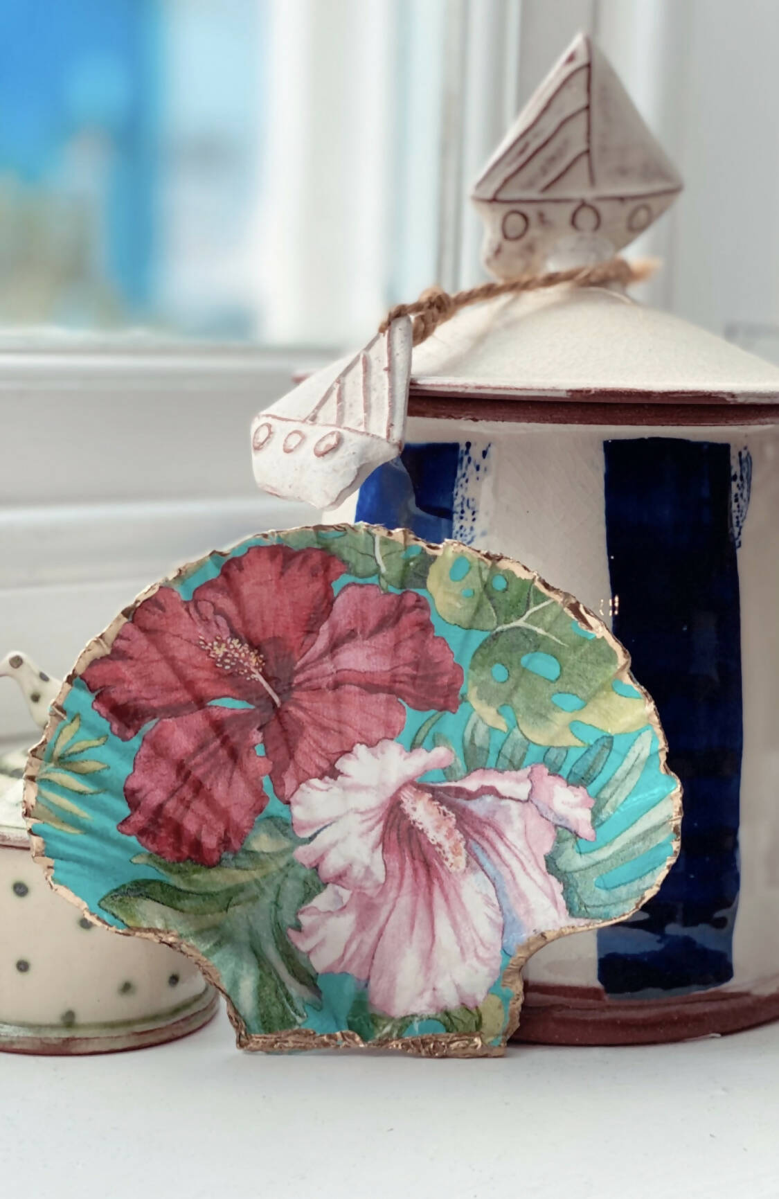 Hibiscus Scallop | Handcrafted Shell Décor | Art & Soul