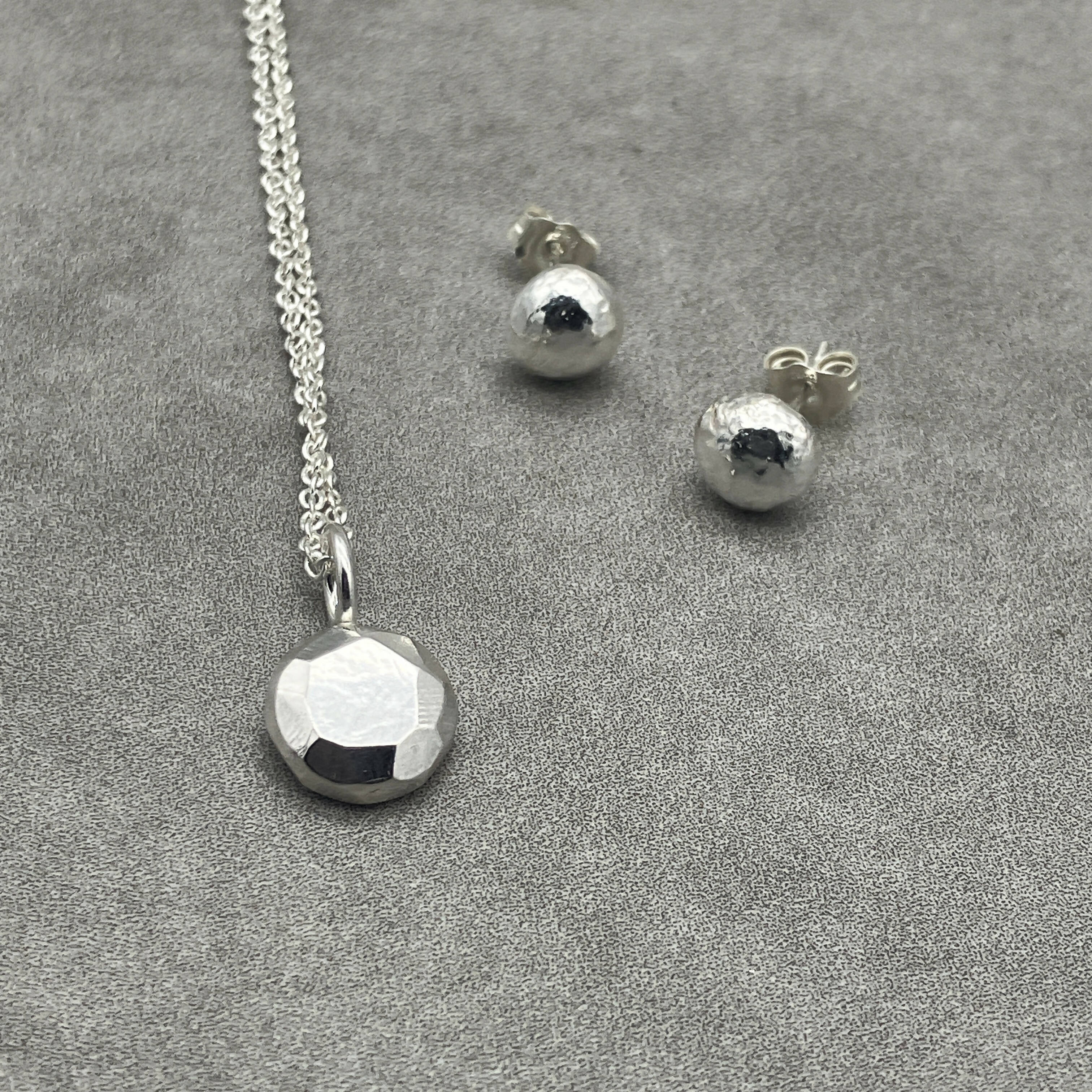 Pebble Gift Set - Pendant and Studs