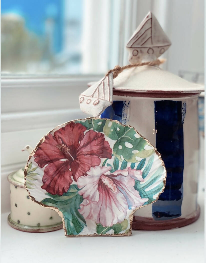Hibiscus Scallop | Handcrafted Shell Décor | Art & Soul