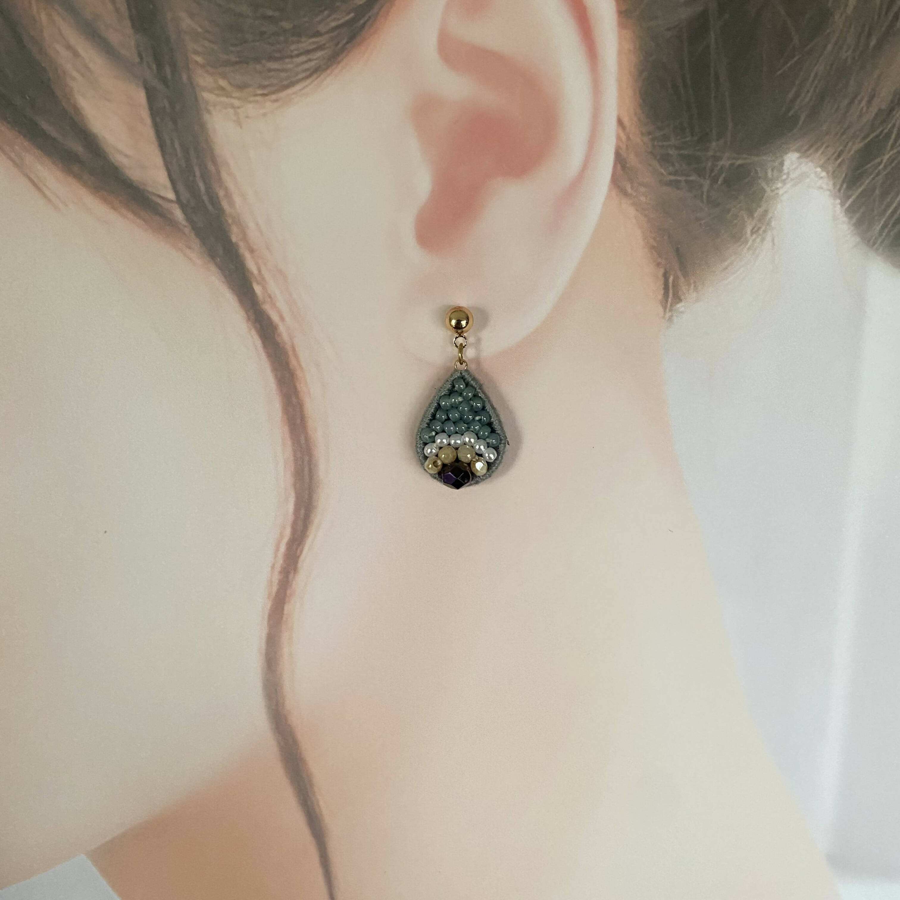 Pendant Crystal Embroidery Earrings (Waterdrop)