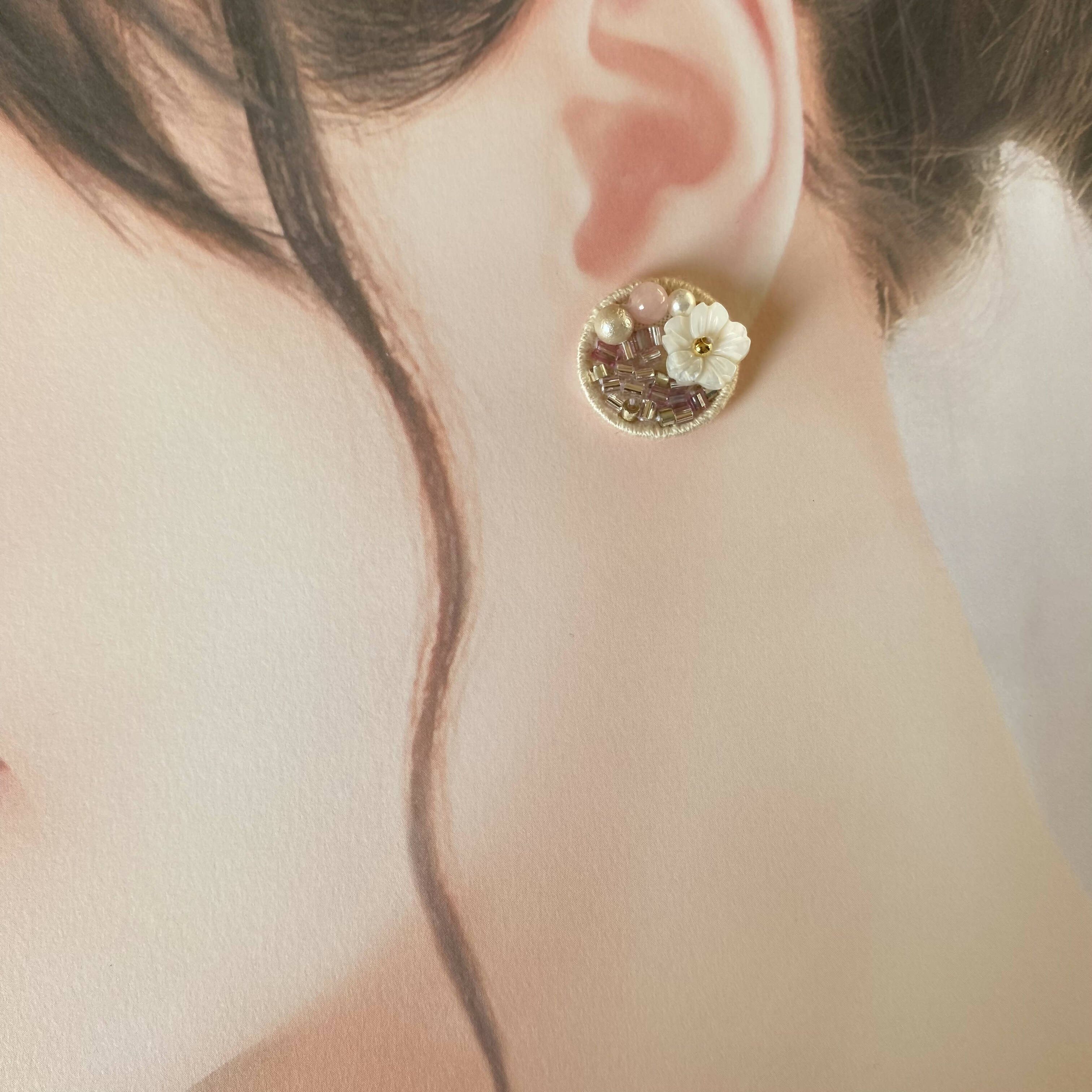 Crystal Embroidery Earrings (Round)