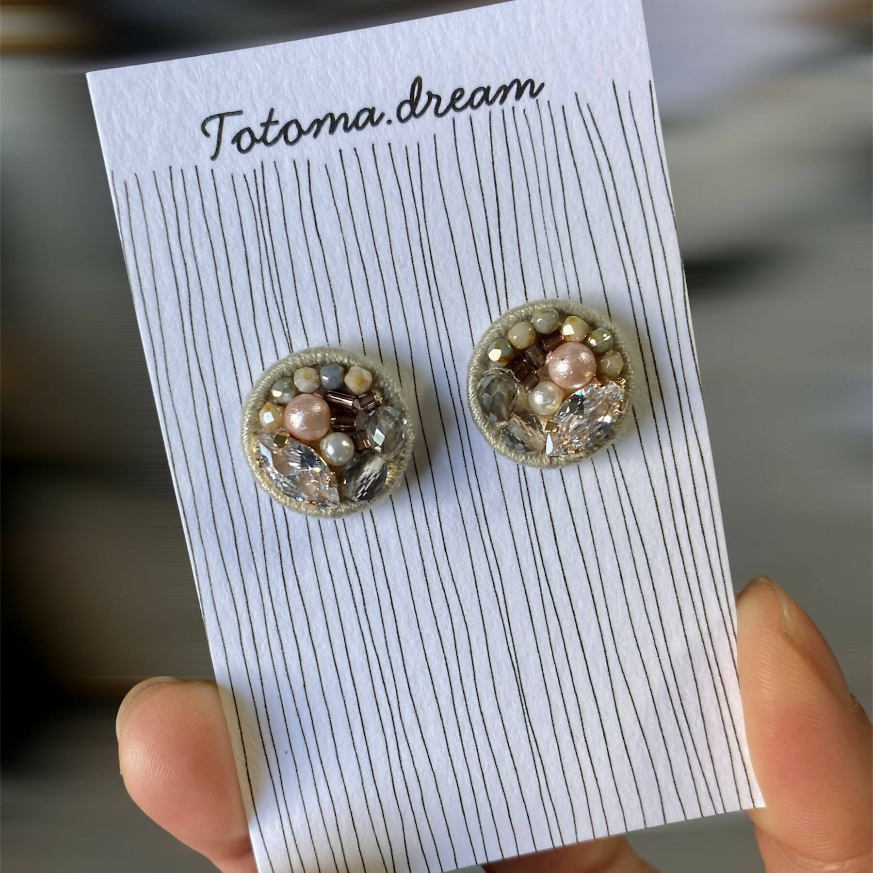 Crystal Embroidery Earrings (Small circle)