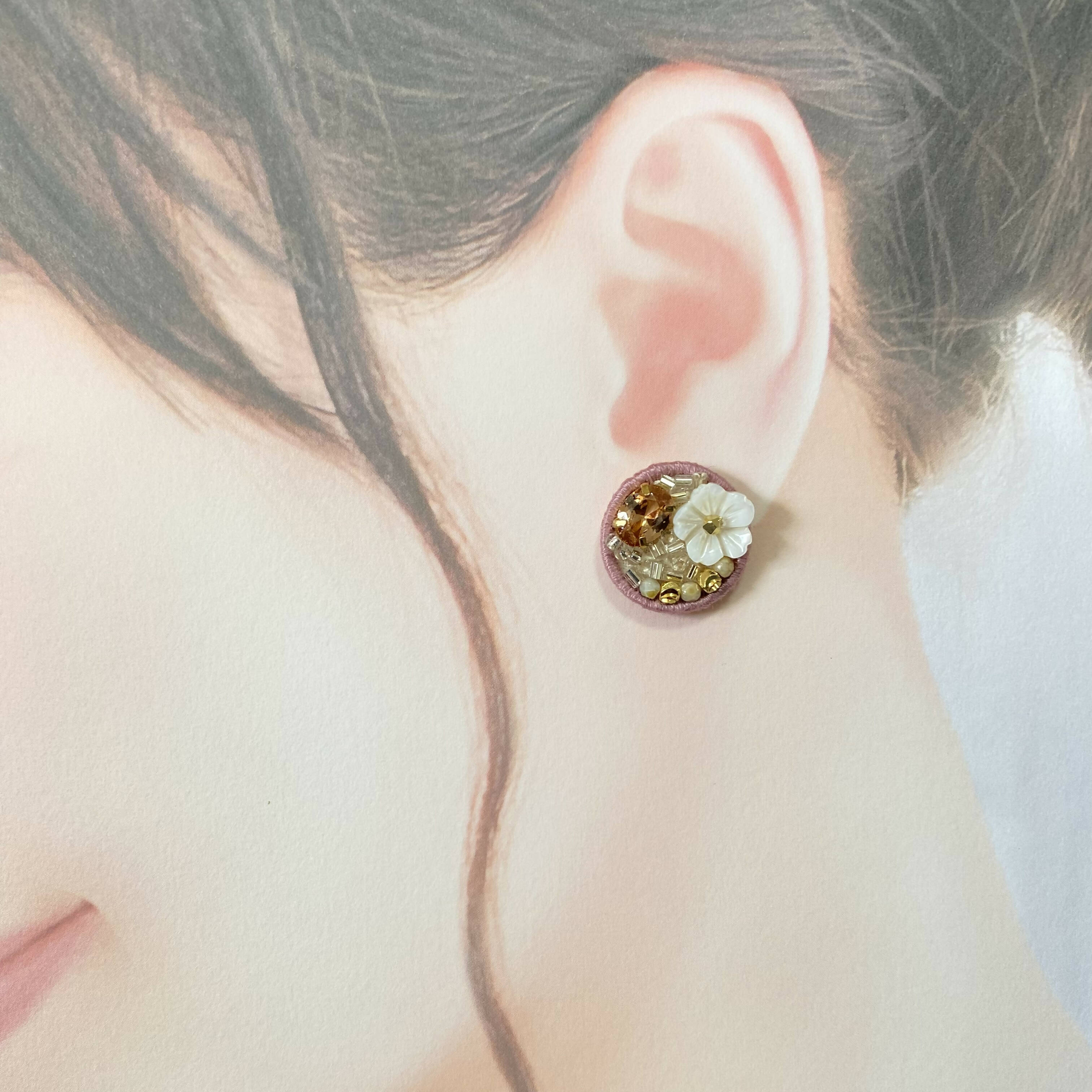 Crystal Embroidery Earrings (Round)