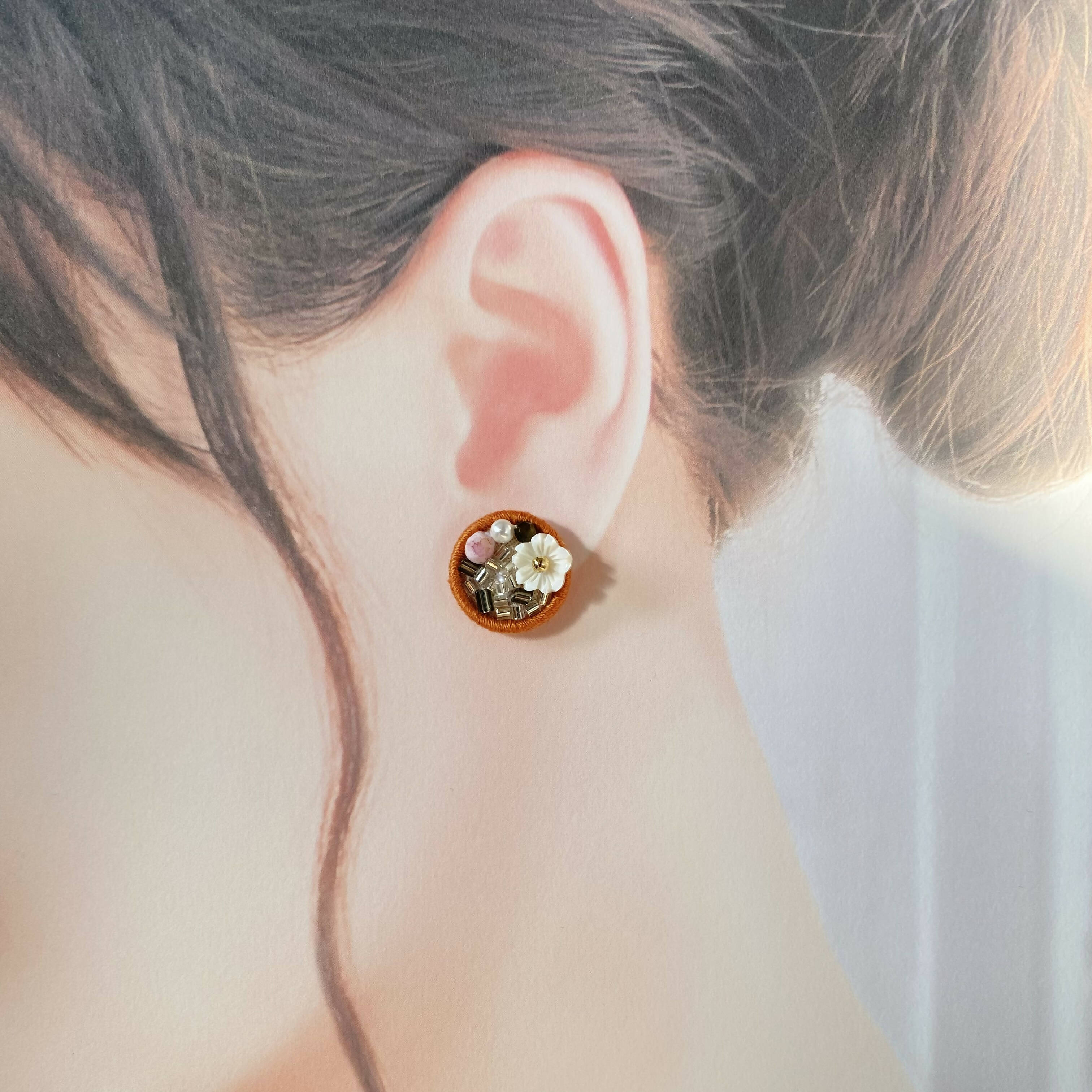 Crystal Embroidery Earrings (Round)