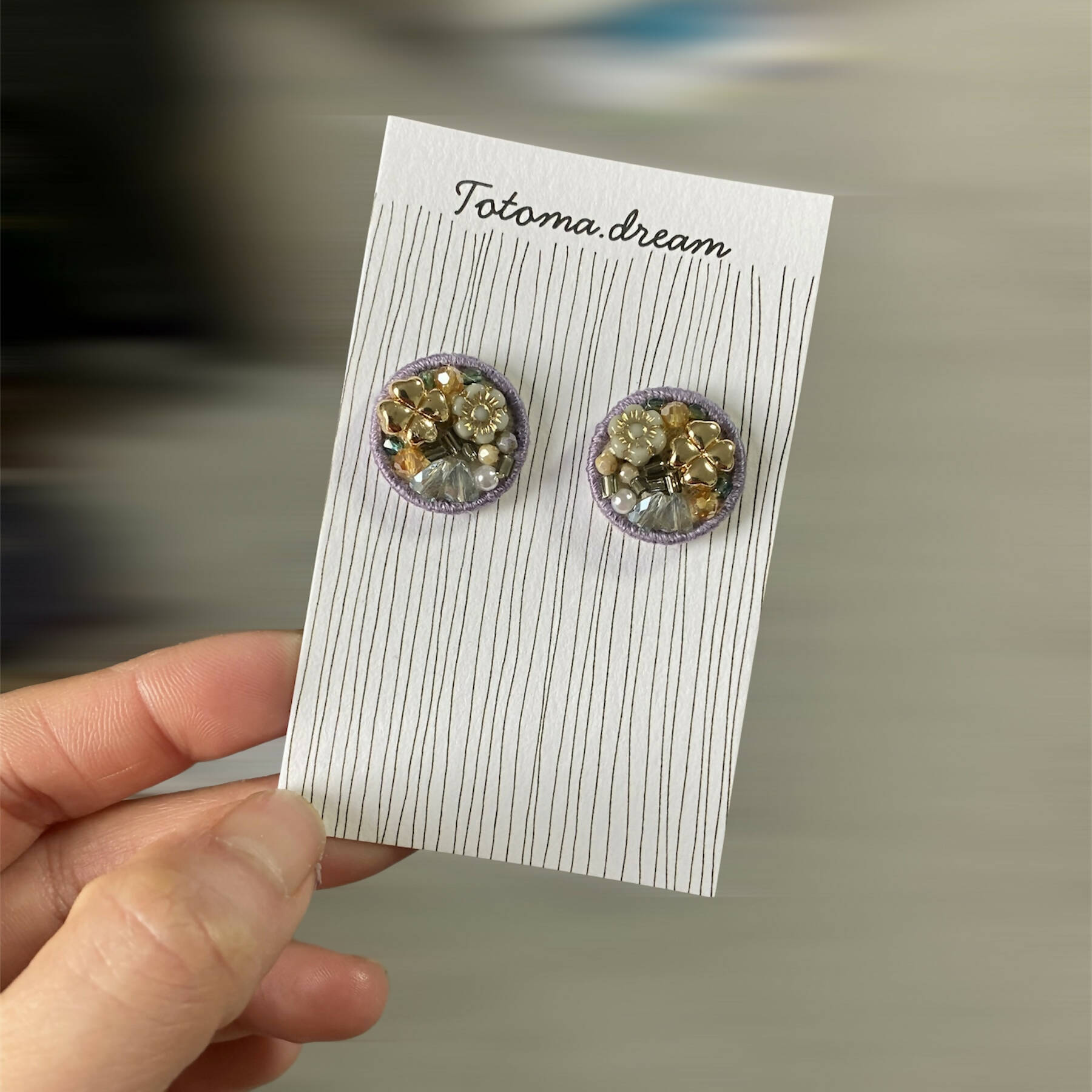 Crystal Embroidery Earrings (Round)