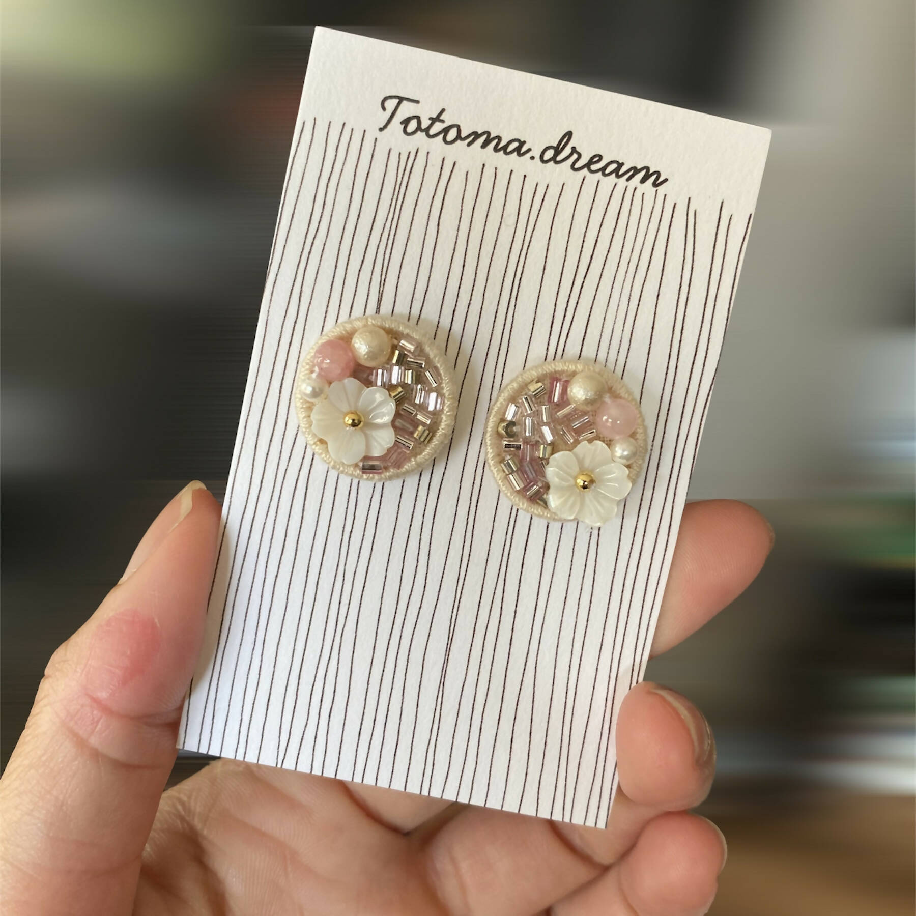 Crystal Embroidery Earrings (Round)