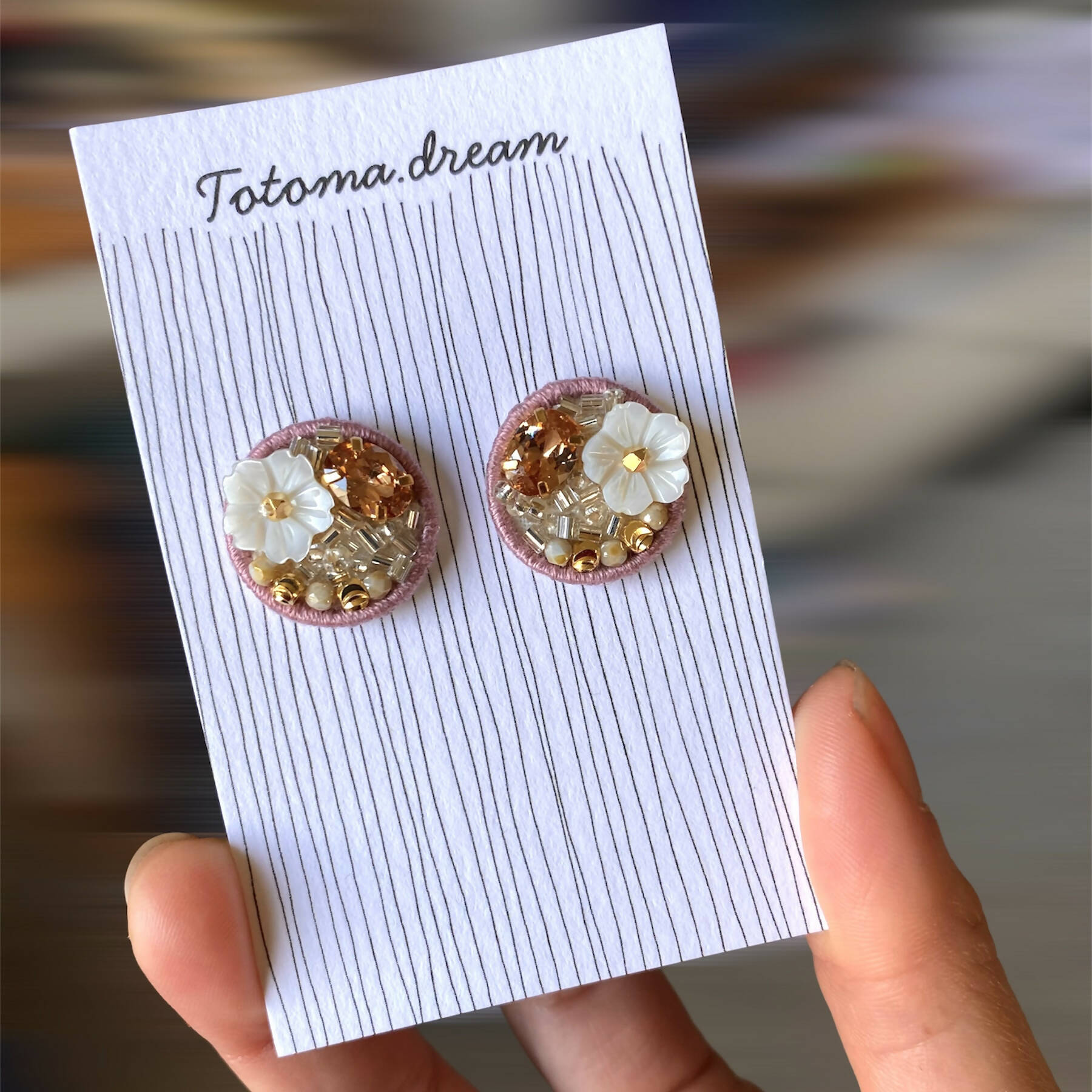 Crystal Embroidery Earrings (Small circle)