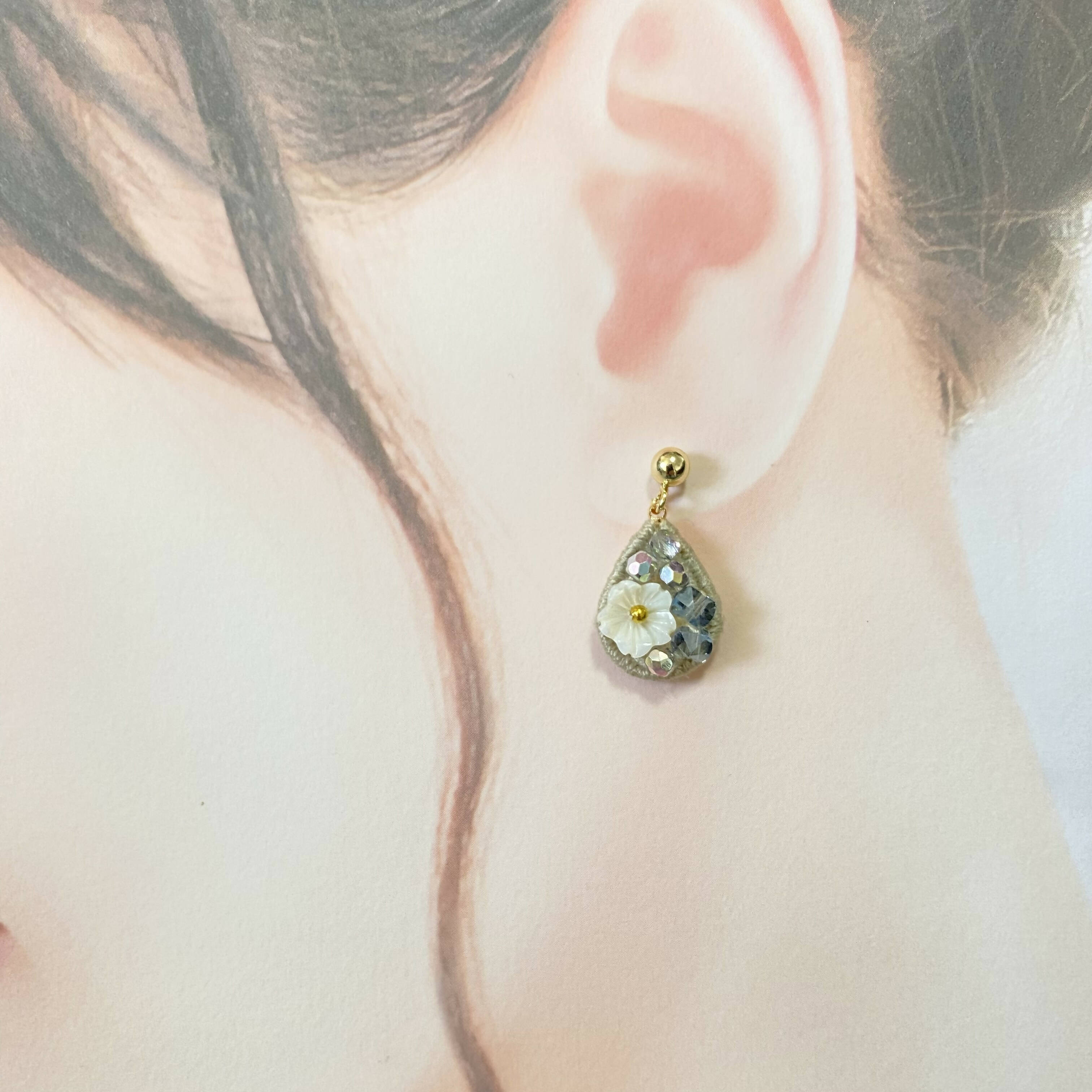 Pendant Crystal Embroidery Earrings (Waterdrop)