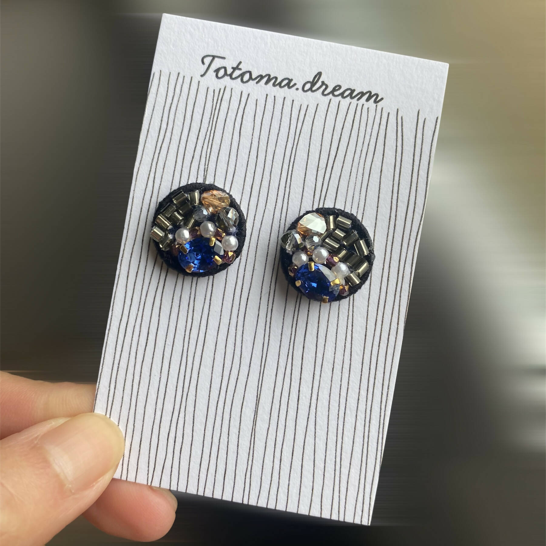 Crystal Embroidery Earrings (Small circle)