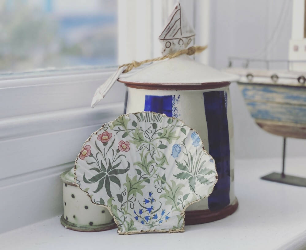 Cream Floral William Morris Scallop | Handcrafted Décor | Art & Soul