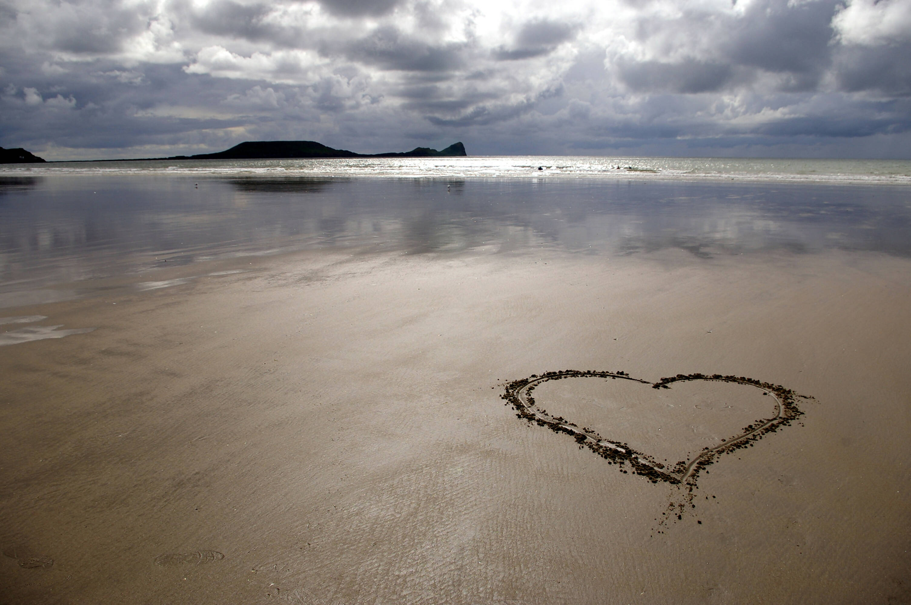 Rhossili Bay Love Heart (A4 Frame)