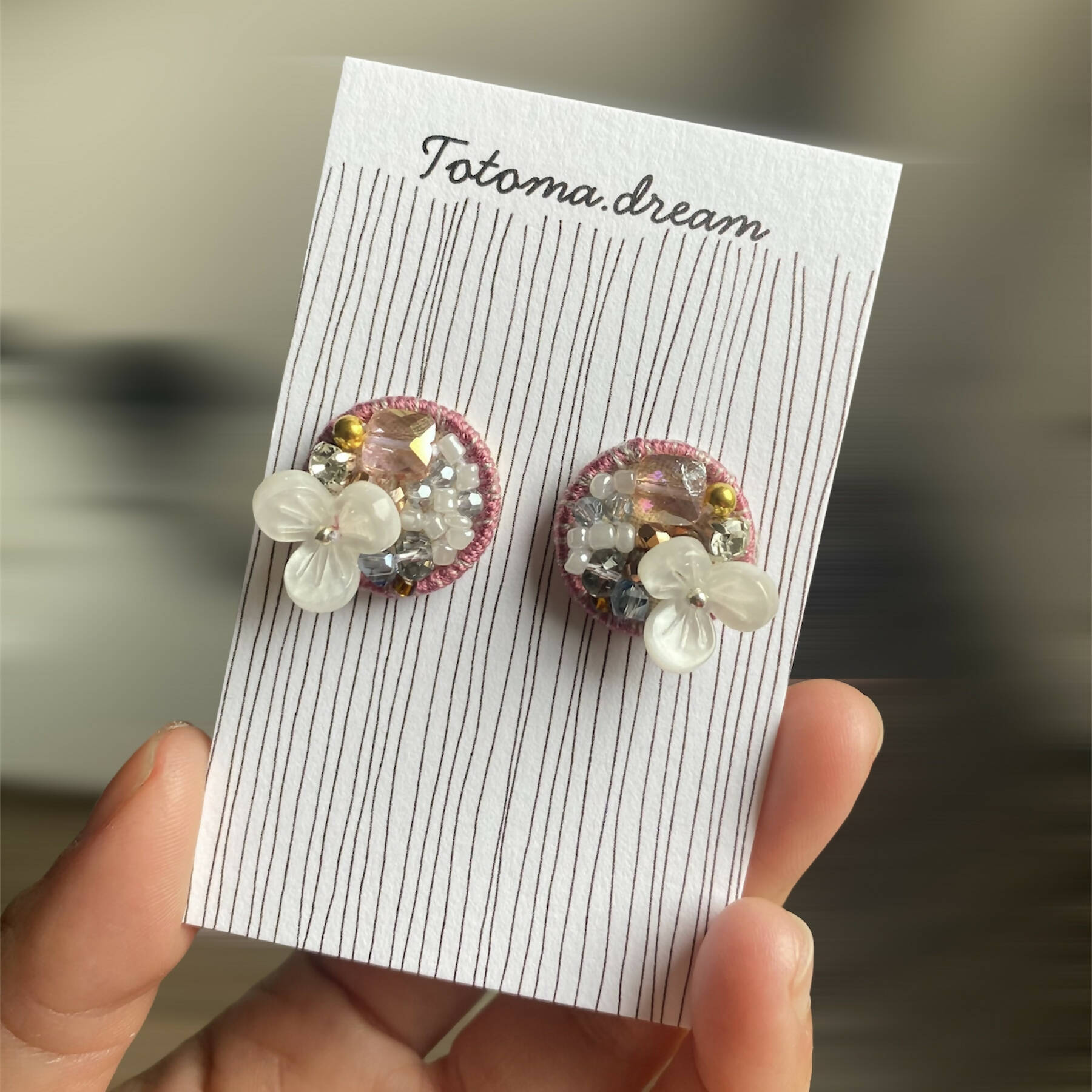 Crystal Embroidery Earrings (Round)