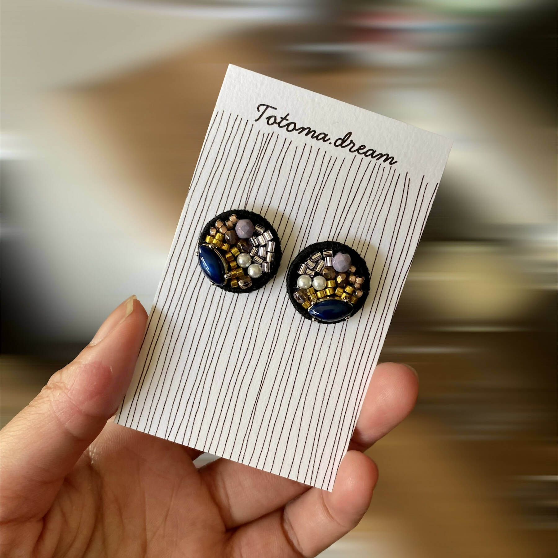 Crystal Embroidery Earrings (Round)