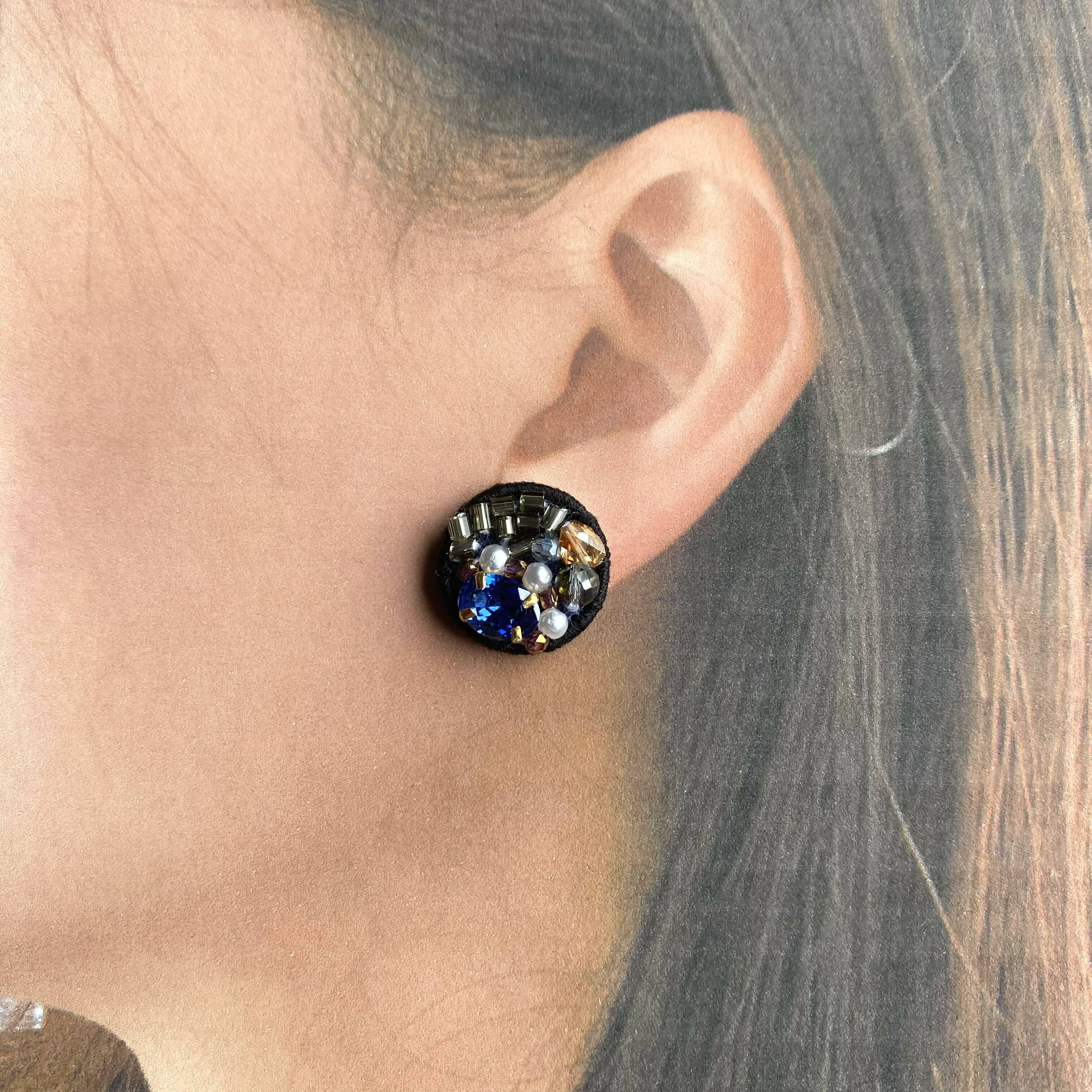 Crystal Embroidery Earrings (Small circle)