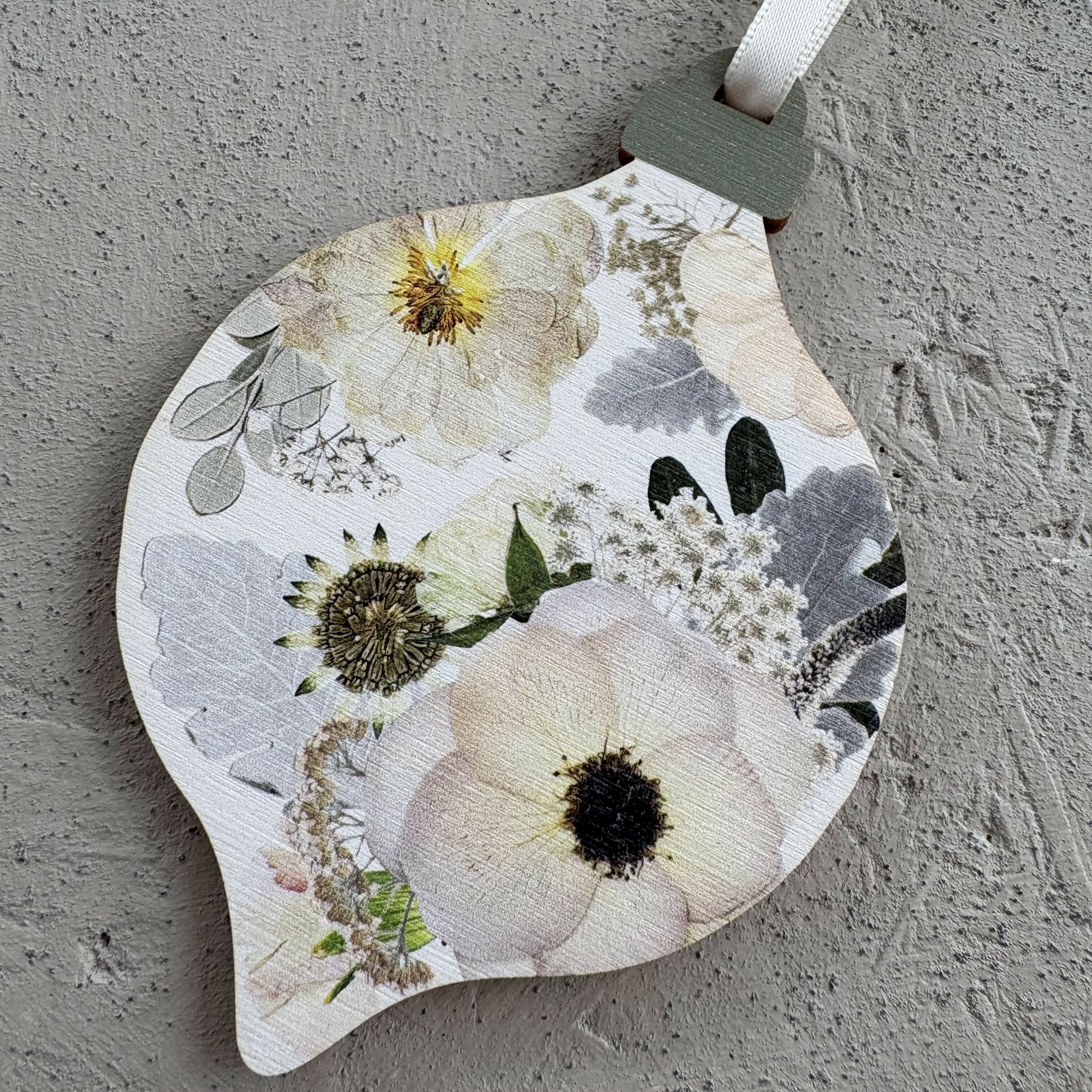 Wooden Pressed Flower Baubles